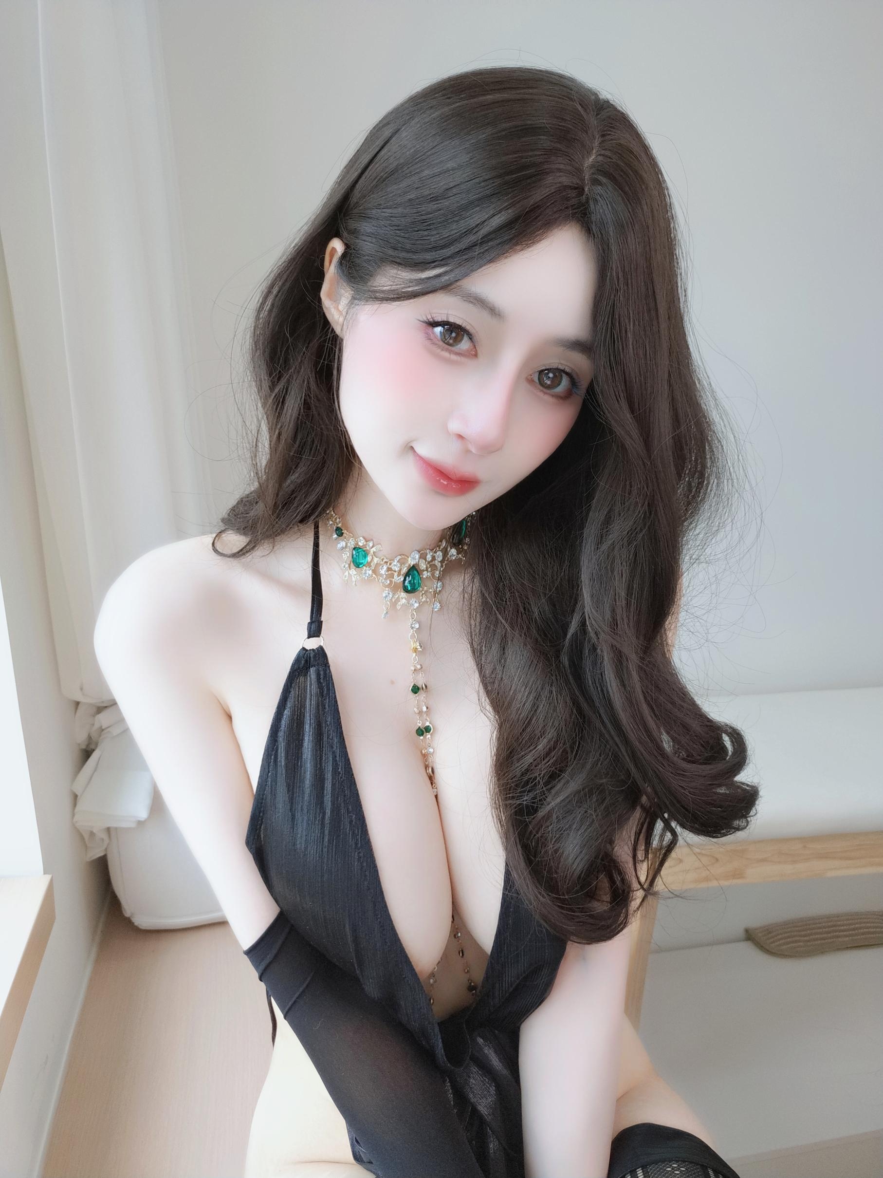 [사유] 백은81 - 셀카 Vol.103: 블랙 딥 V 셀카 노출 대작 122P8V