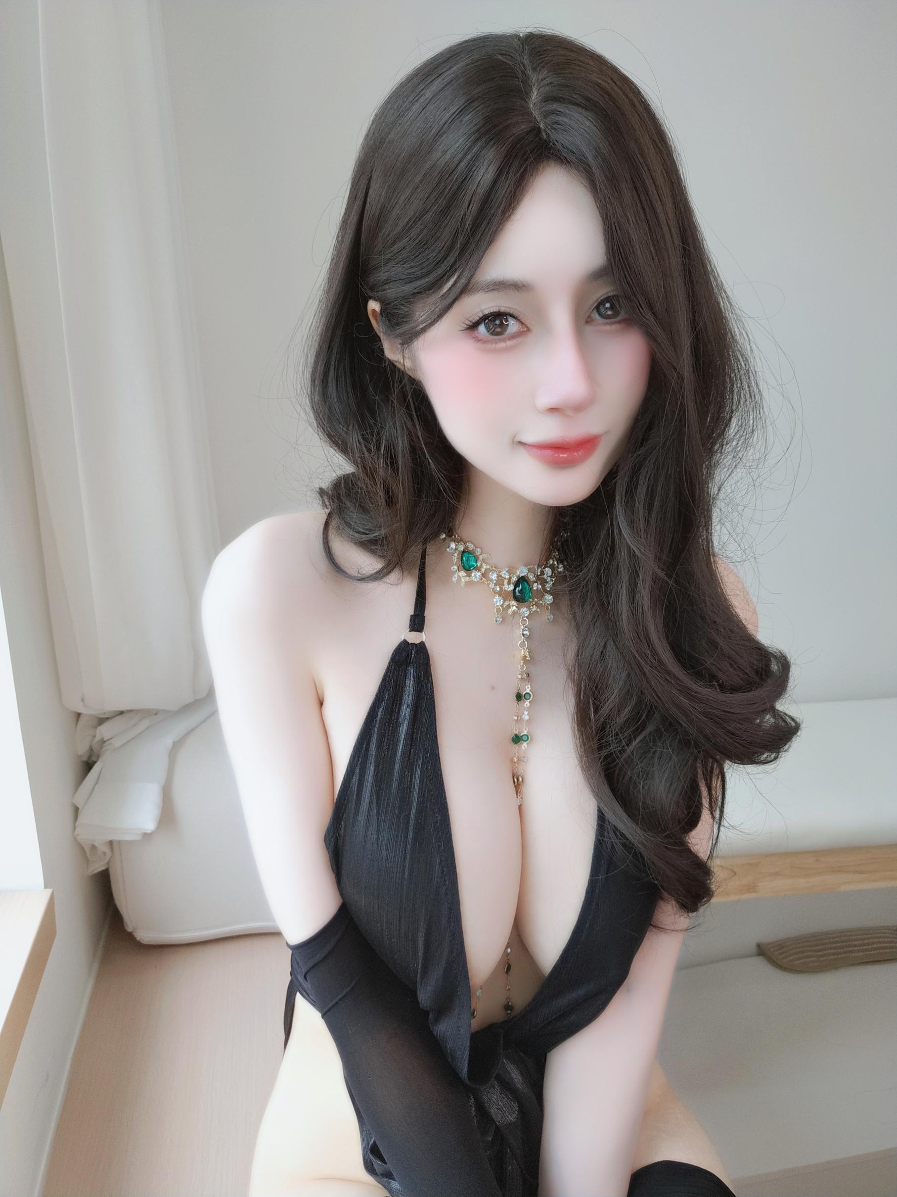 [사유] 백은81 - 셀카 Vol.103: 블랙 딥 V 셀카 노출 대작 122P8V
