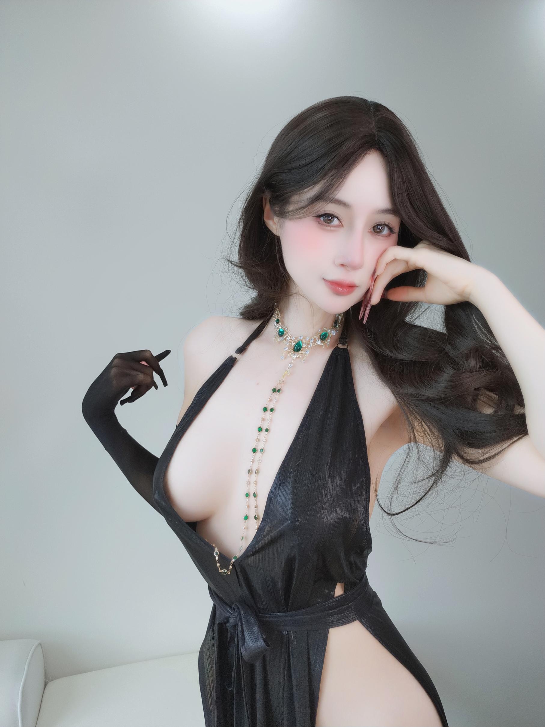 [사유] 백은81 - 셀카 Vol.103: 블랙 딥 V 셀카 노출 대작 122P8V
