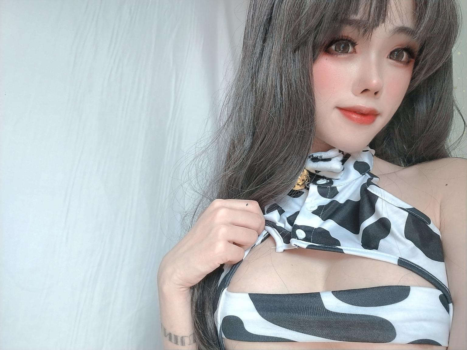 '[私房] Titanium TiTi - Bò Sữa: Phòng Thú Vị Với Tơ Trắng 48P1V'