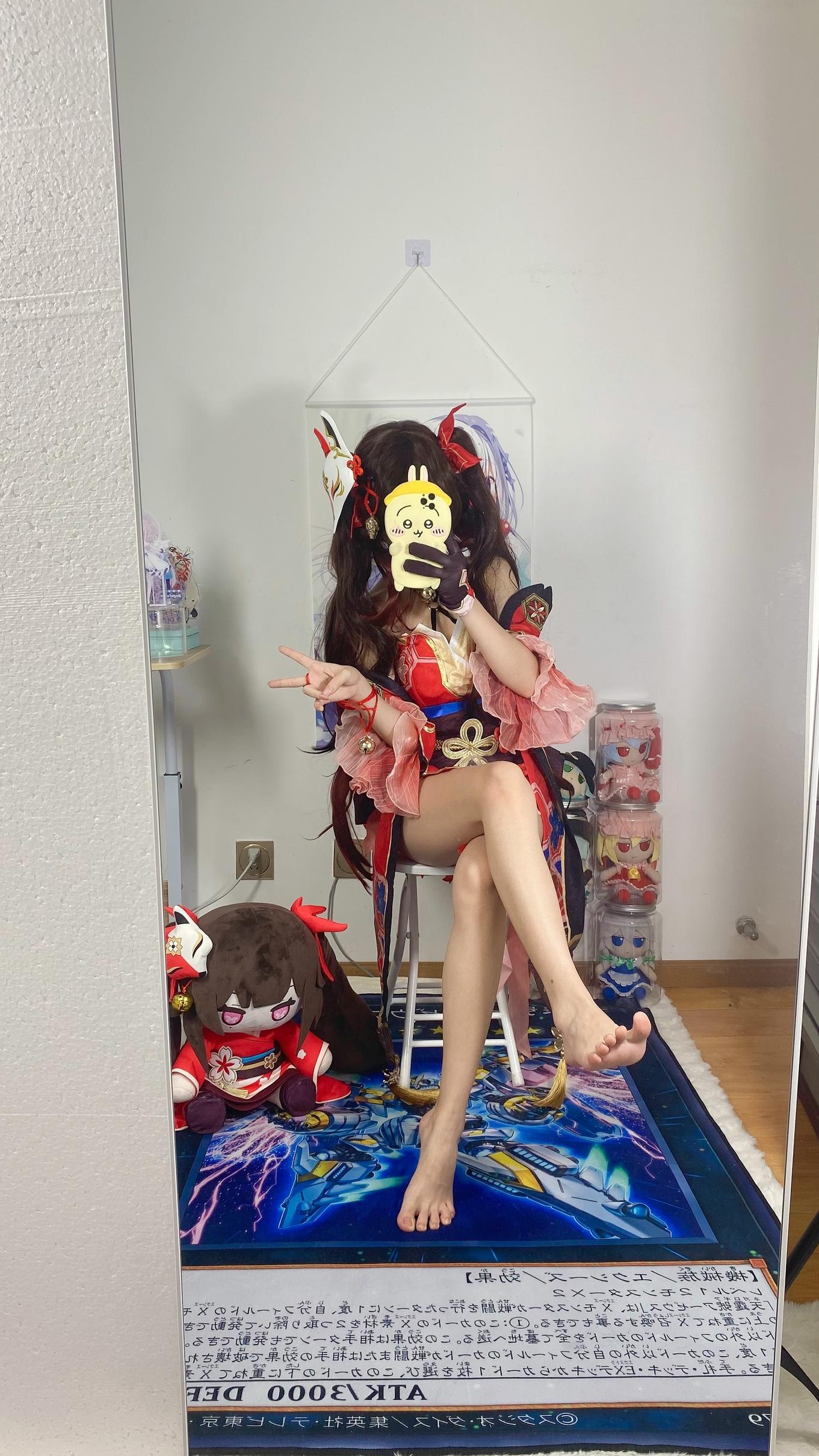[Cosplay] Shirly - Honkai: Star Rail Fireworks: Black and White Stockings with Stunning Legs 53P3V