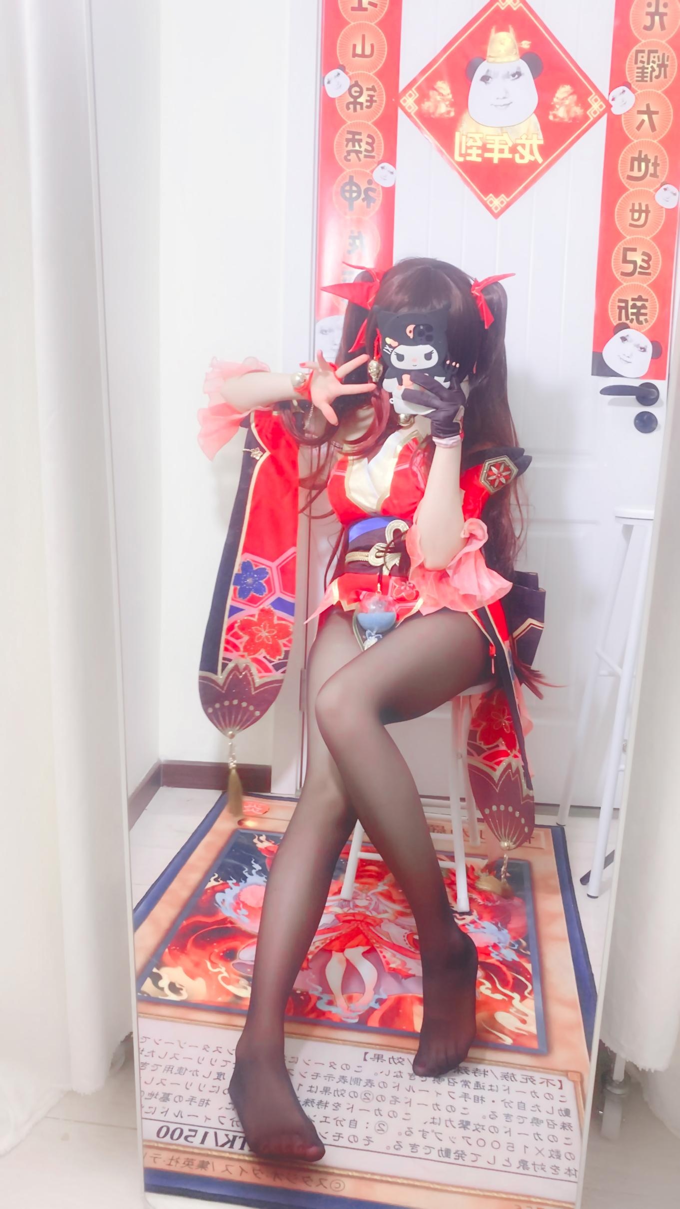 [Cosplay] Shirly - Honkai: Star Rail Fireworks: Black and White Stockings with Stunning Legs 53P3V