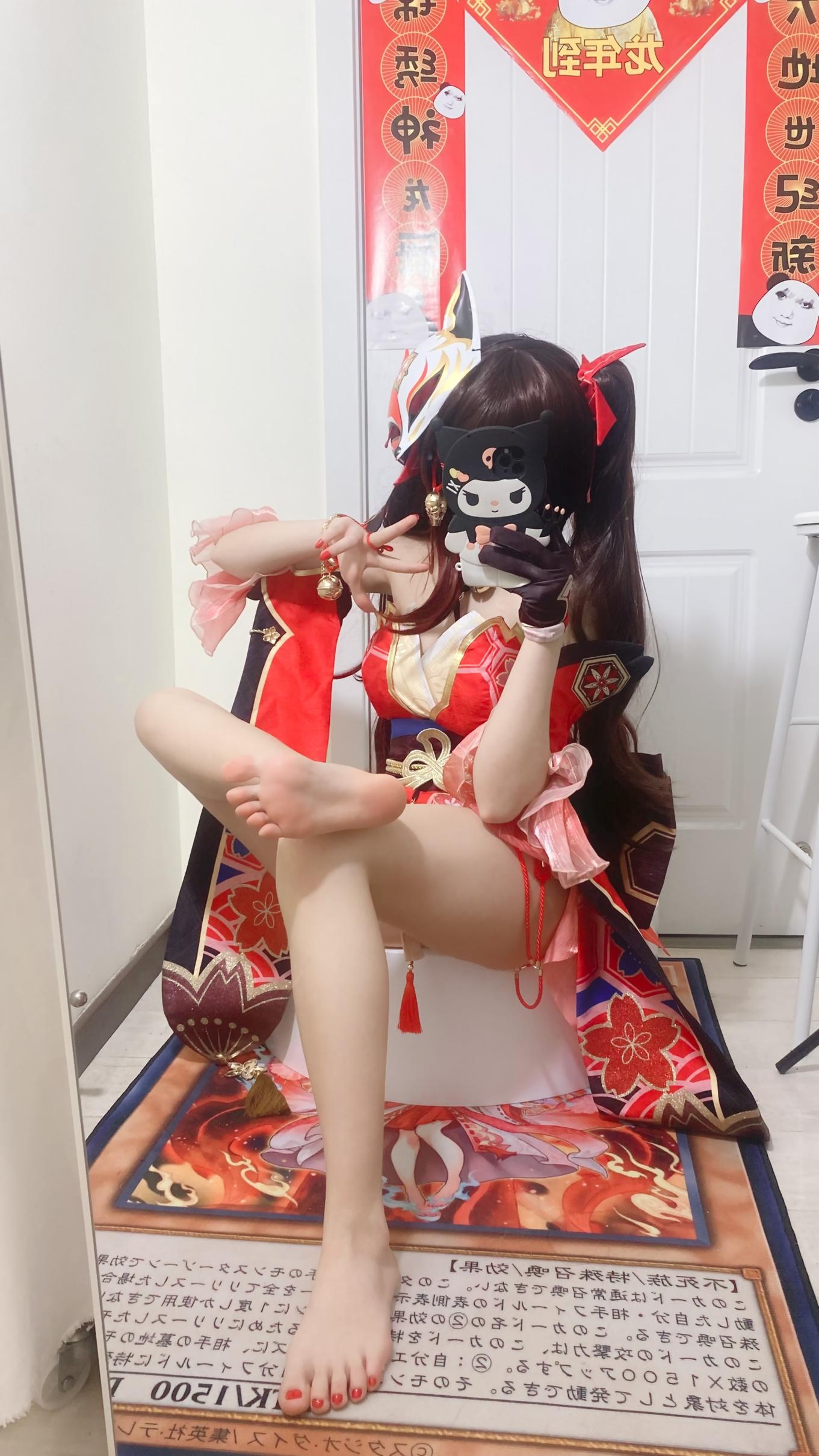 [Cosplay] Shirly - Honkai: Star Rail Fireworks: Black and White Stockings with Stunning Legs 53P3V