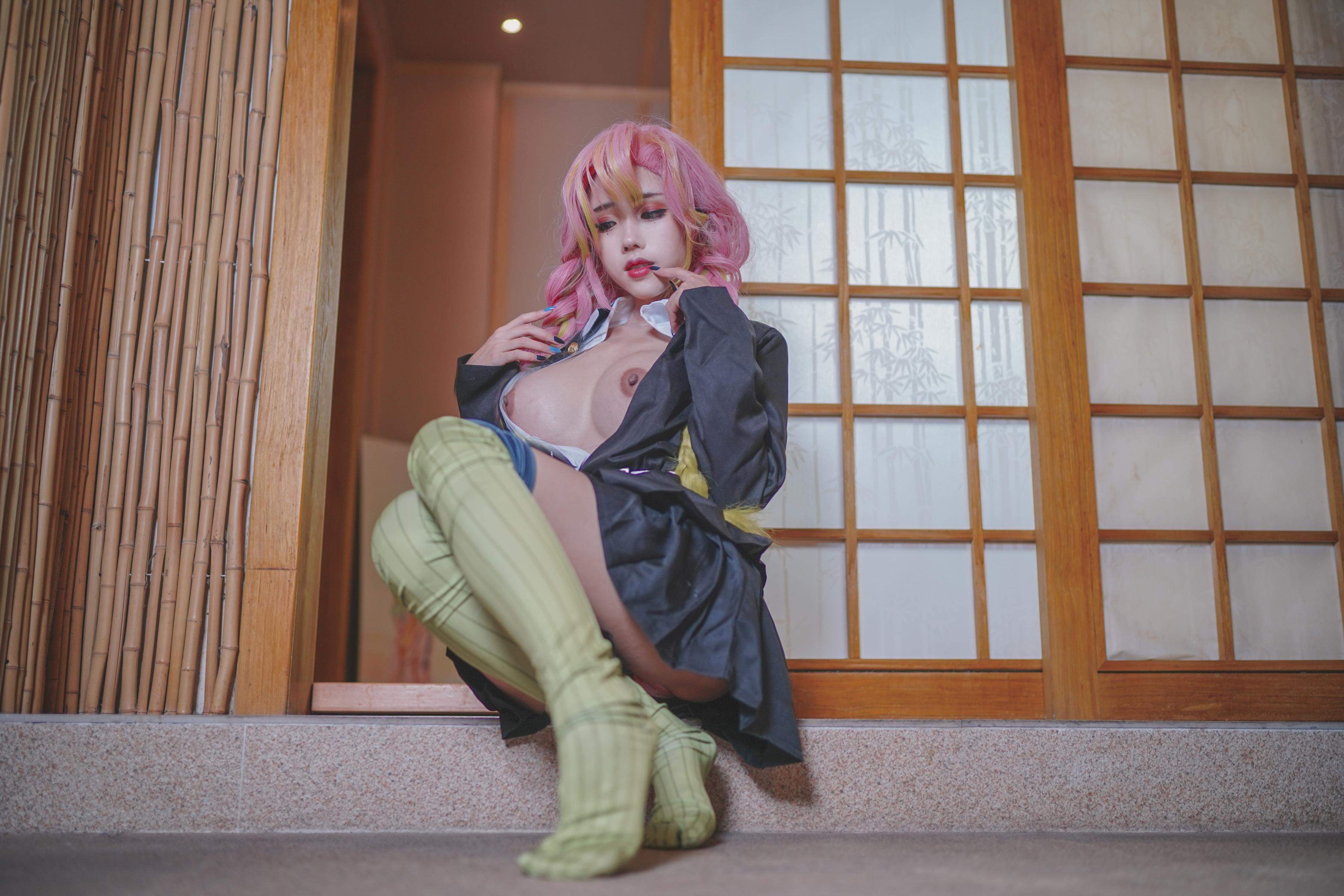 [Cosplay] Titanium Alloy TiTi - Demon Slayer Kanroji Mitsuri: Onsen Nude Busty Love Hashira Recreation 46P1V