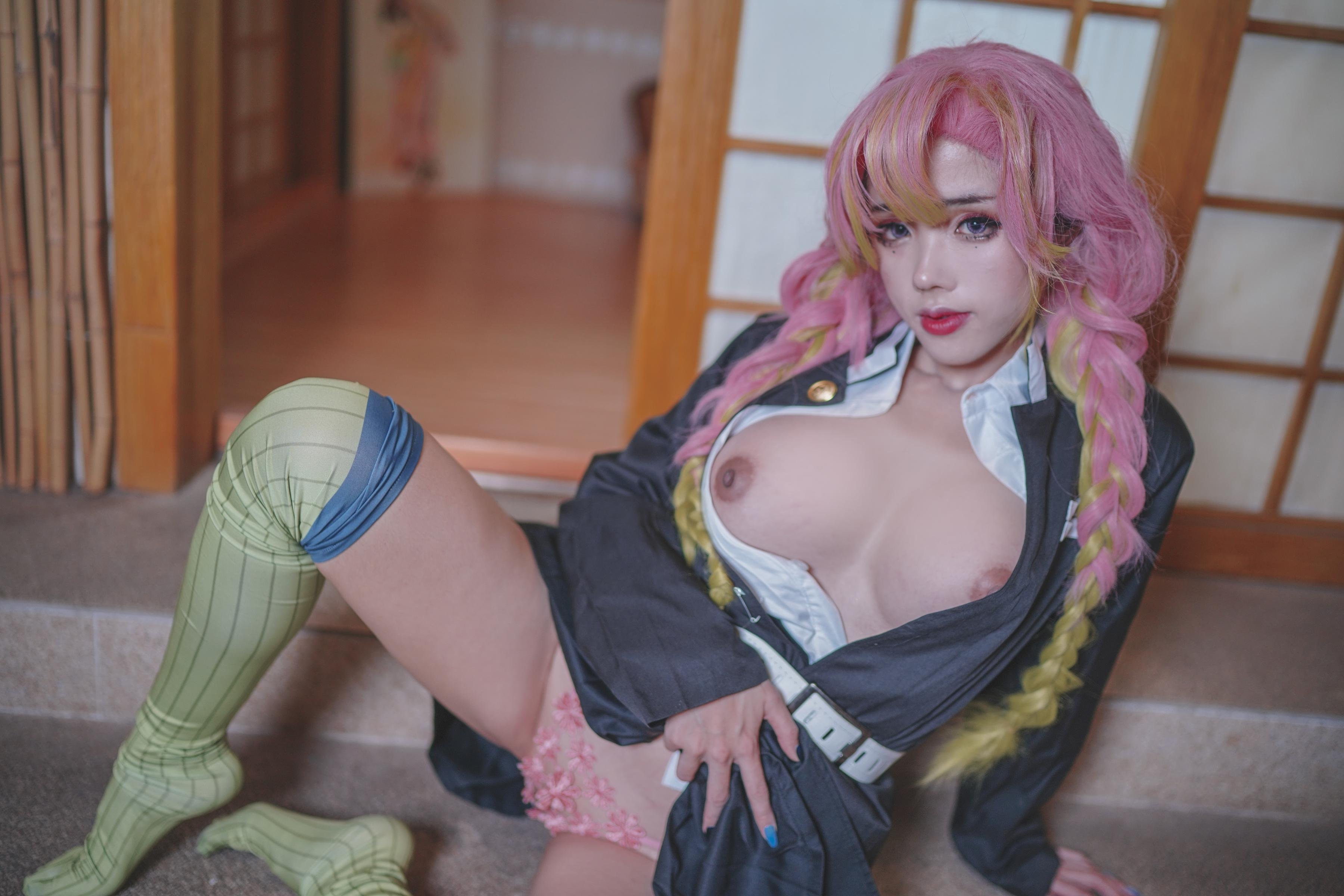 [Cosplay] Titanium Alloy TiTi - Demon Slayer Kanroji Mitsuri: Onsen Nude Busty Love Hashira Recreation 46P1V