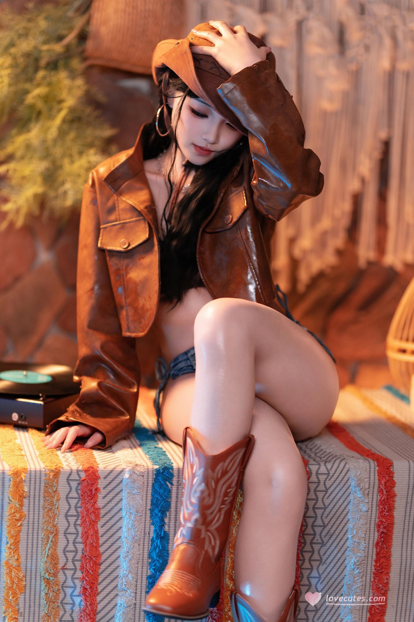 [Photos] Bangni 邦尼 - Busy Cowboy: Cowboy Hat, Bikini, and Stunning Legs Photoshoot 79P