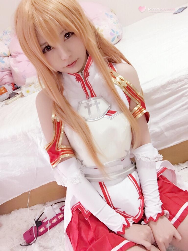 [cosplay] 习呆呆 - 刀剑神域 亚丝娜：白红战衣露点大尺度还原 34P2V