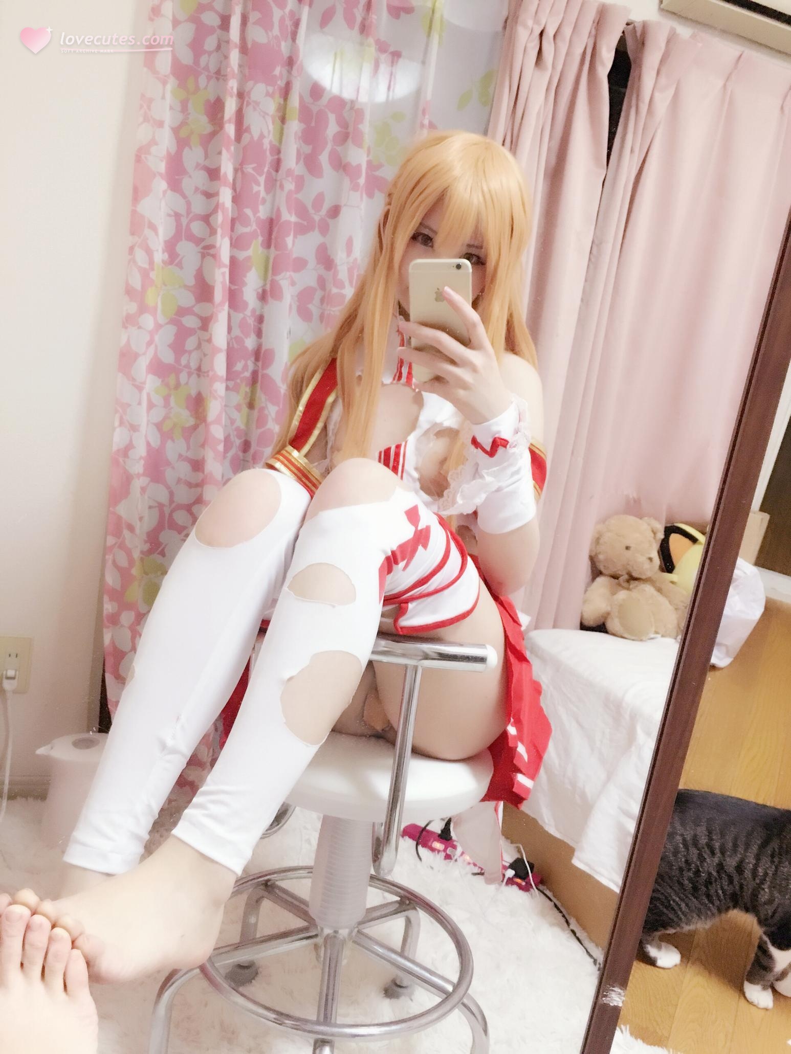 [cosplay] 习呆呆 - 刀剑神域 亚丝娜：白红战衣露点大尺度还原 34P2V