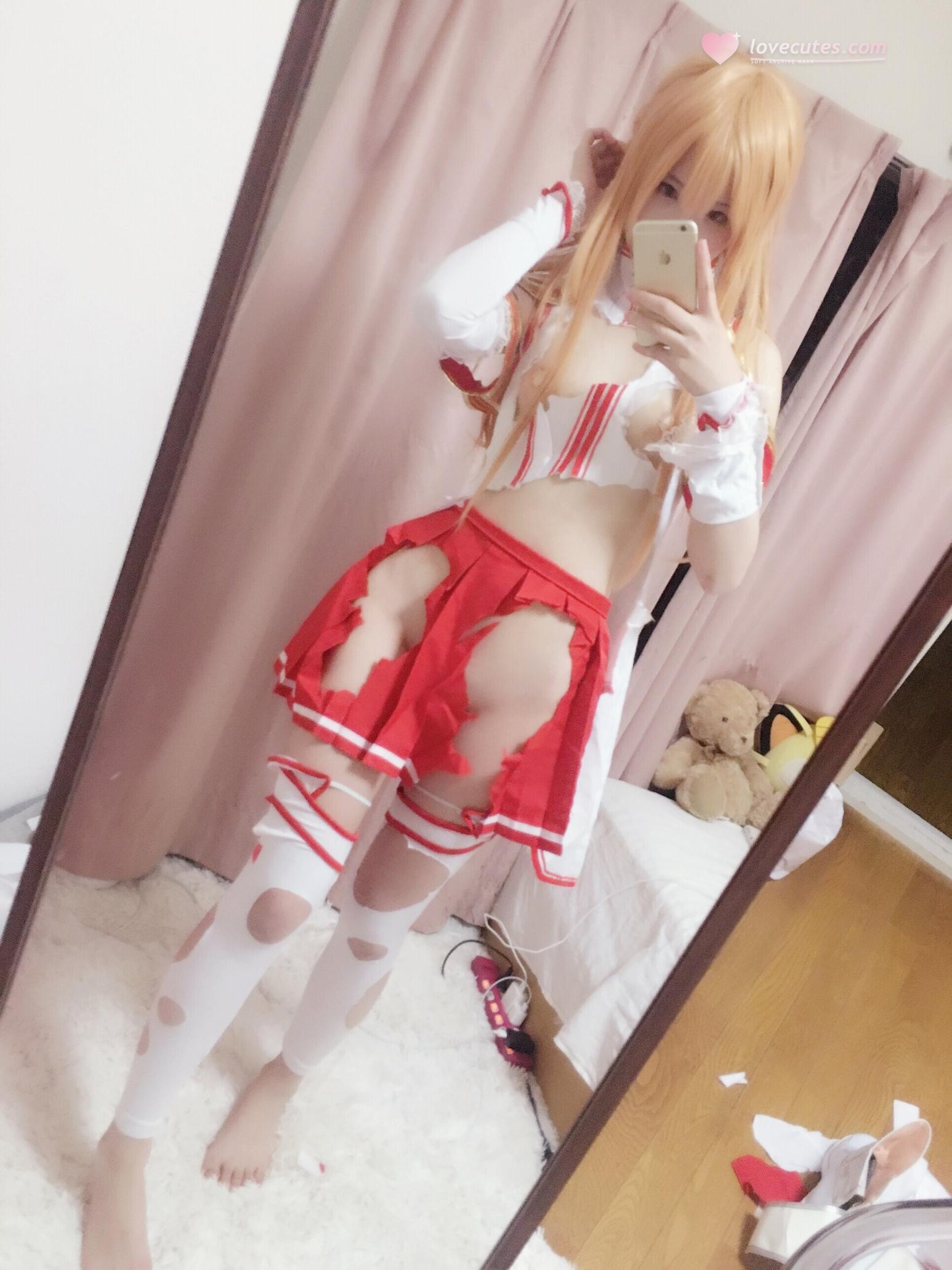 [cosplay] 习呆呆 - 刀剑神域 亚丝娜：白红战衣露点大尺度还原 34P2V
