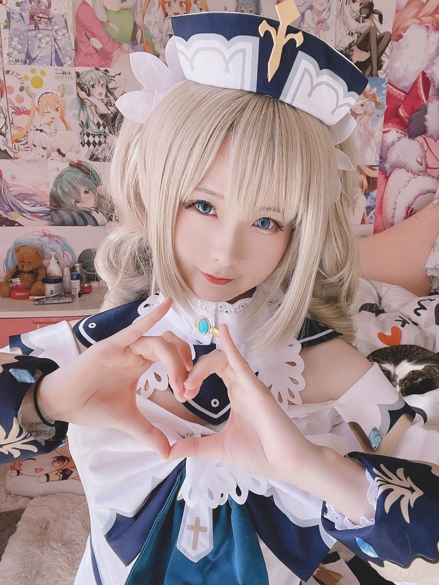 【Cosplay】習呆呆 - 原神 芭芭拉：白絲露點美腿大尺度還原 52P2V