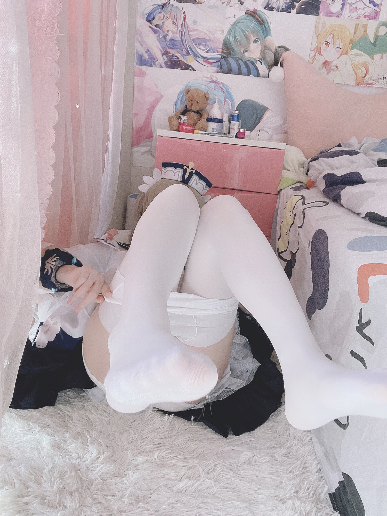 【Cosplay】習呆呆 - 原神 芭芭拉：白絲露點美腿大尺度還原 52P2V