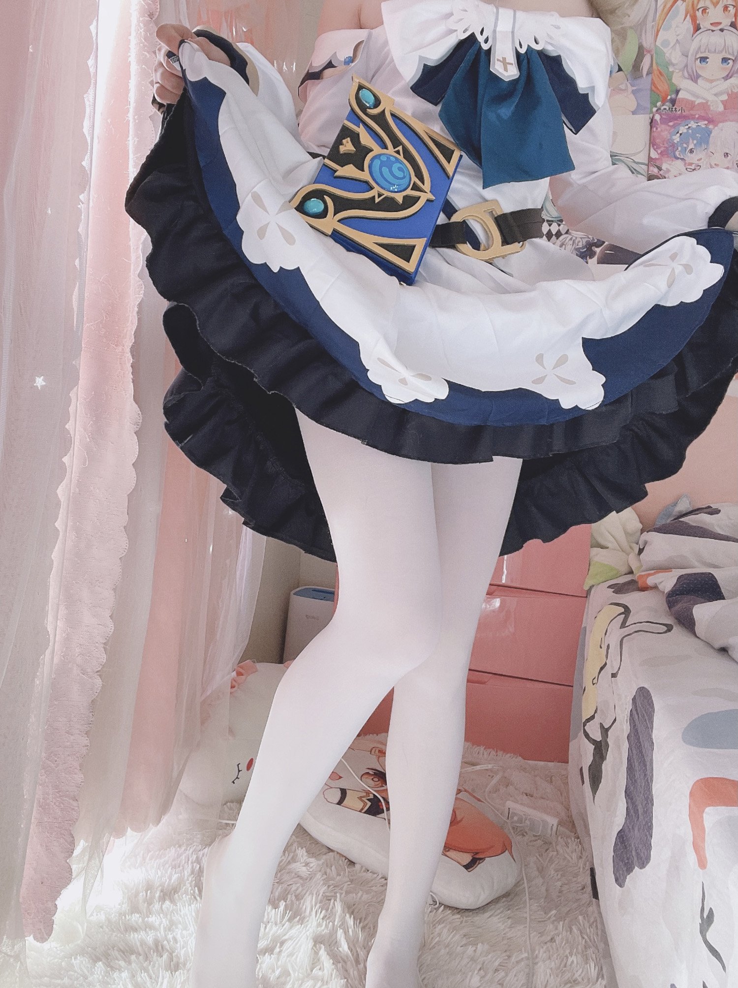 【Cosplay】習呆呆 - 原神 芭芭拉：白絲露點美腿大尺度還原 52P2V