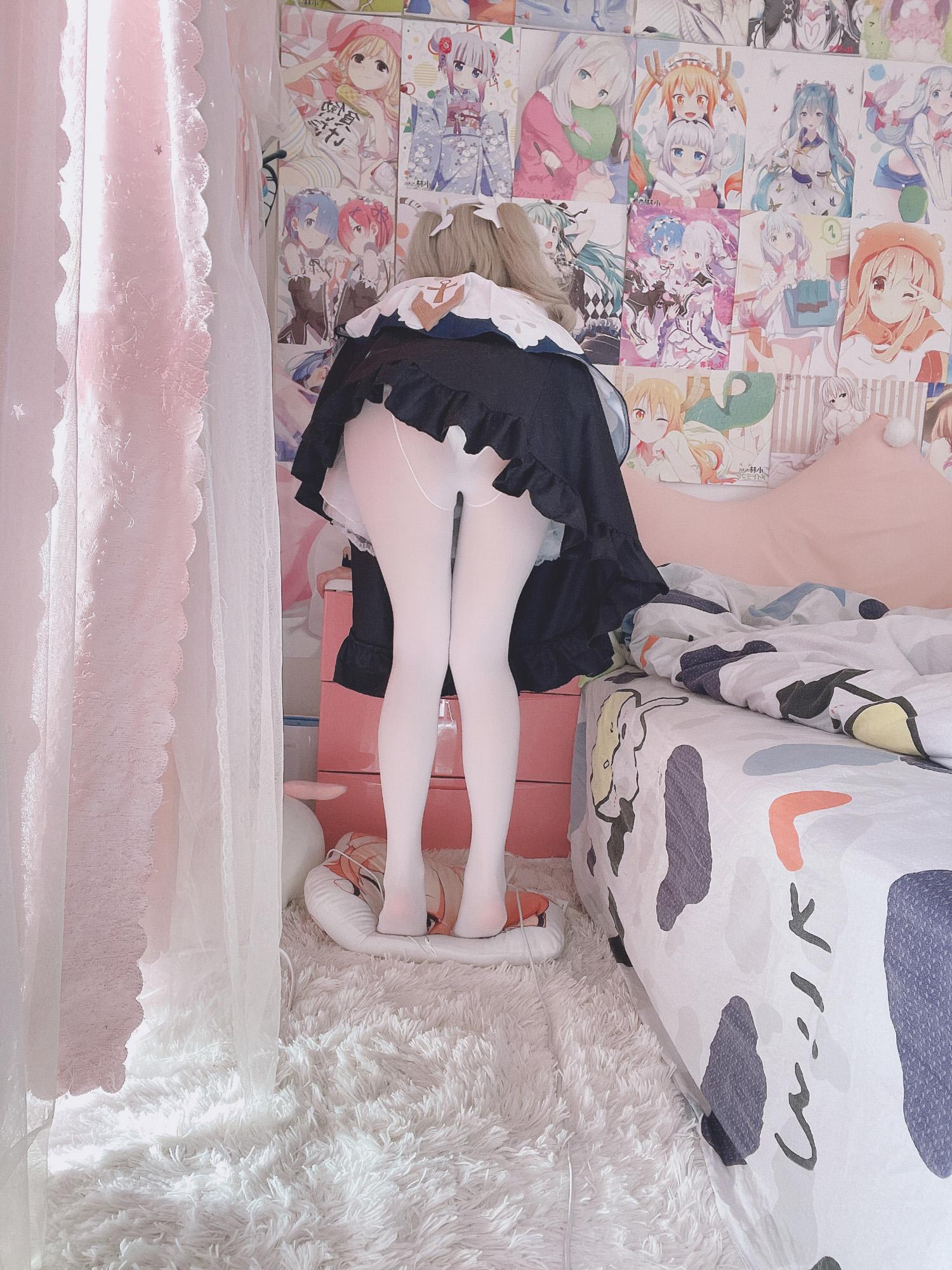 [cosplay] 习呆呆 - 原神 芭芭拉：白丝露点美腿大尺度还原 52P2V