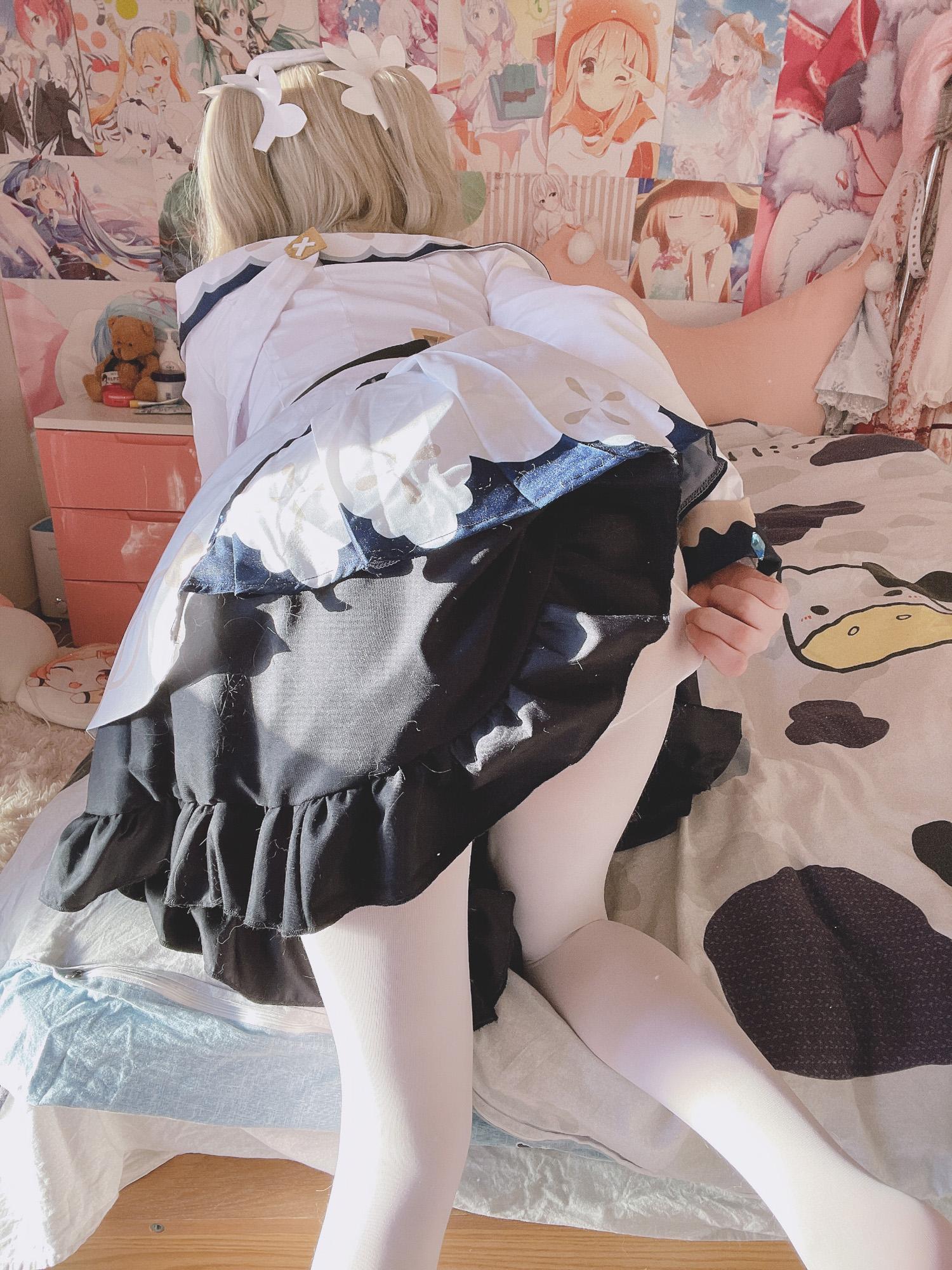 [cosplay] 习呆呆 - 原神 芭芭拉：白丝露点美腿大尺度还原 52P2V