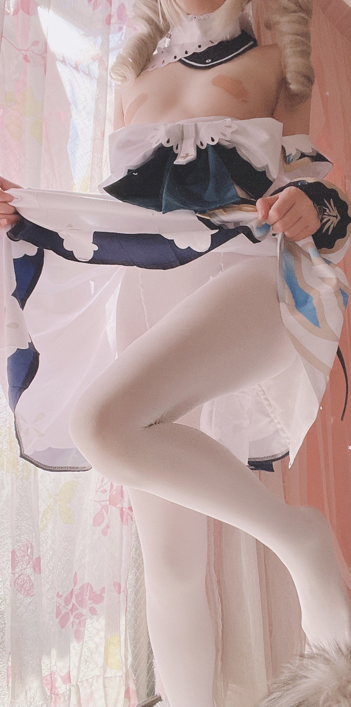 【Cosplay】習呆呆 - 原神 芭芭拉：白絲露點美腿大尺度還原 52P2V