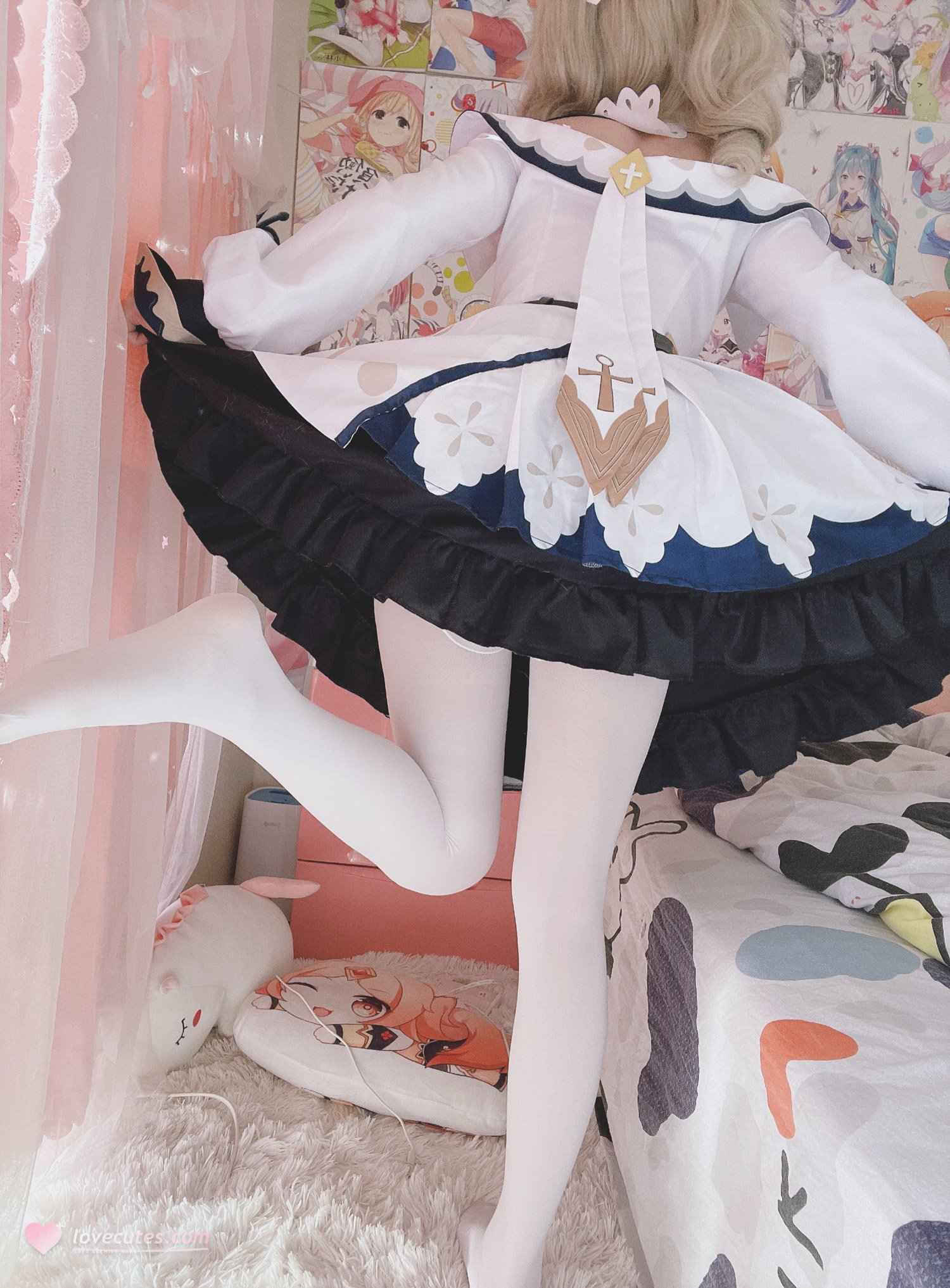 [cosplay] 习呆呆 - 原神 芭芭拉：白丝露点美腿大尺度还原 52P2V