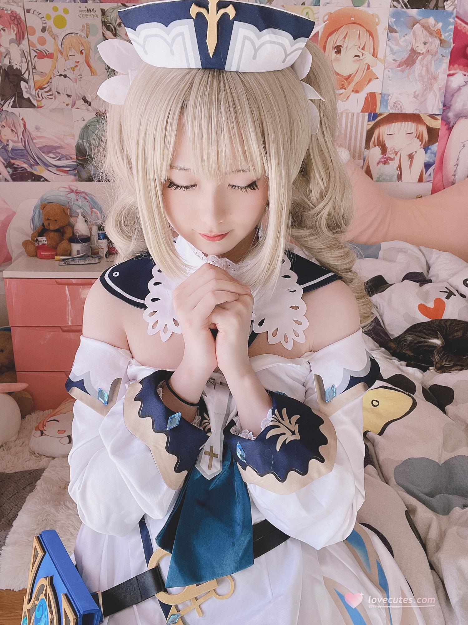 【Cosplay】習呆呆 - 原神 芭芭拉：白絲露點美腿大尺度還原 52P2V