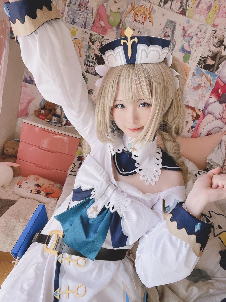 【Cosplay】習呆呆 - 原神 芭芭拉：白絲露點美腿大尺度還原 52P2V