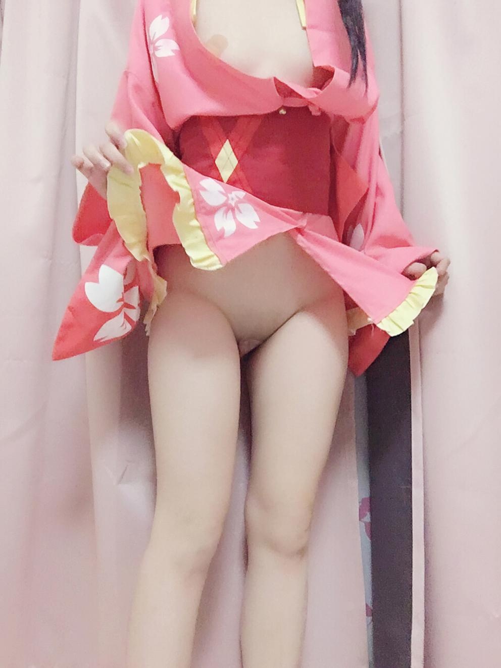 [cosplay] 习呆呆 - 甲铁城的卡巴内瑞 无名：粉衣露点美腿大尺度还原 36P3V