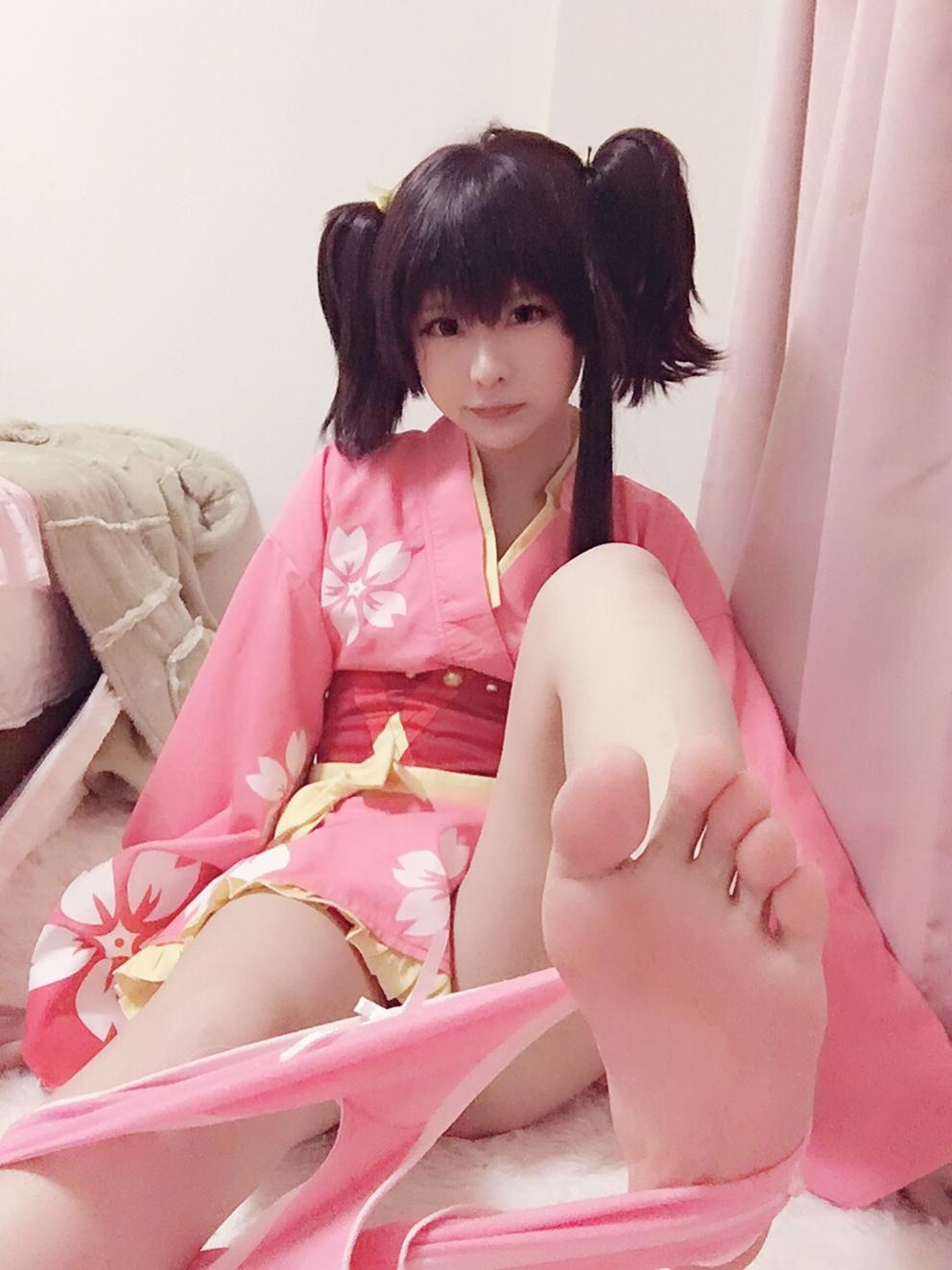 [cosplay] 习呆呆 - 甲铁城的卡巴内瑞 无名：粉衣露点美腿大尺度还原 36P3V
