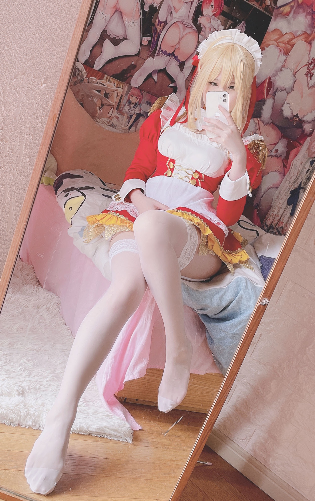 [cosplay] 习呆呆 - Fate 尼禄女仆：红白女仆白丝美腿还原 30P2V