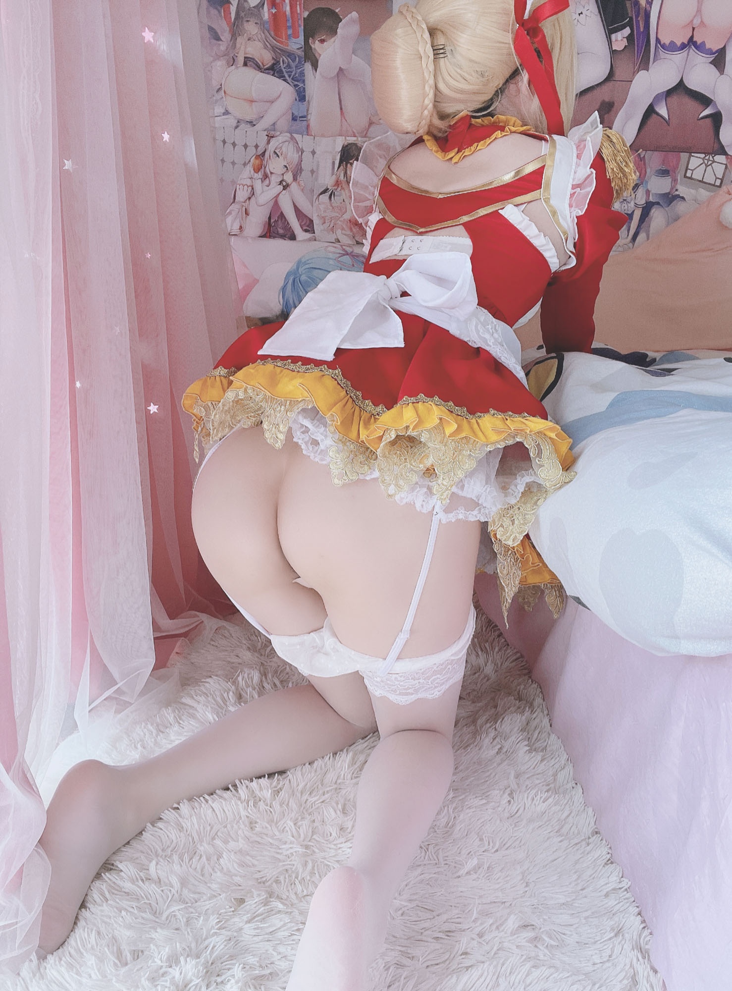 [Cosplay] Shy Daze - Fate Nero Maid: Stunning Red and White Maid with White Stockings, 30P2V
