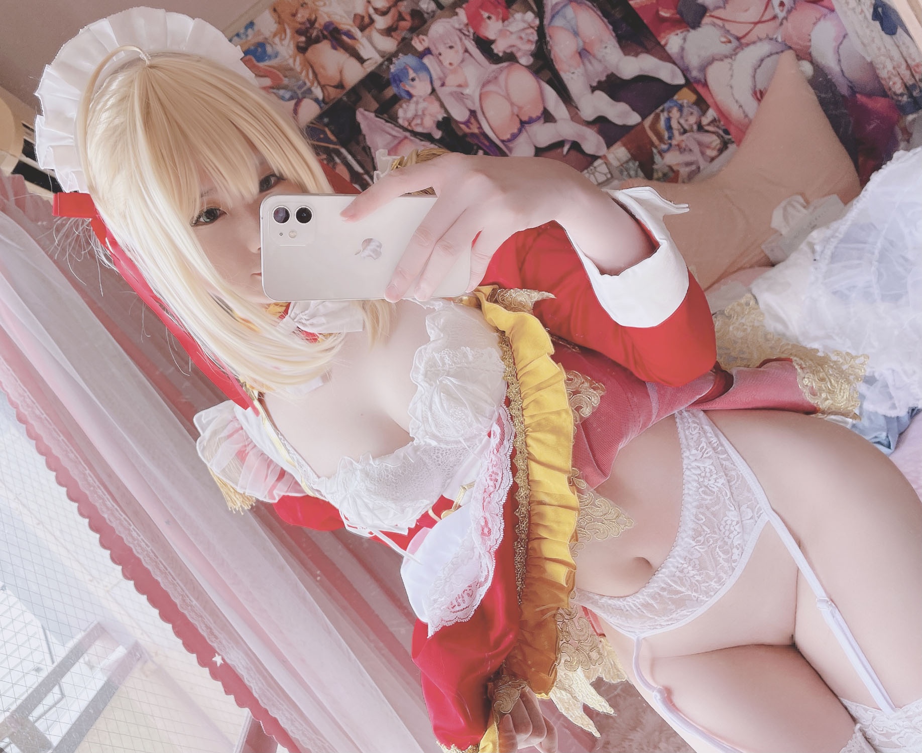 [cosplay] 习呆呆 - Fate 尼禄女仆：红白女仆白丝美腿还原 30P2V
