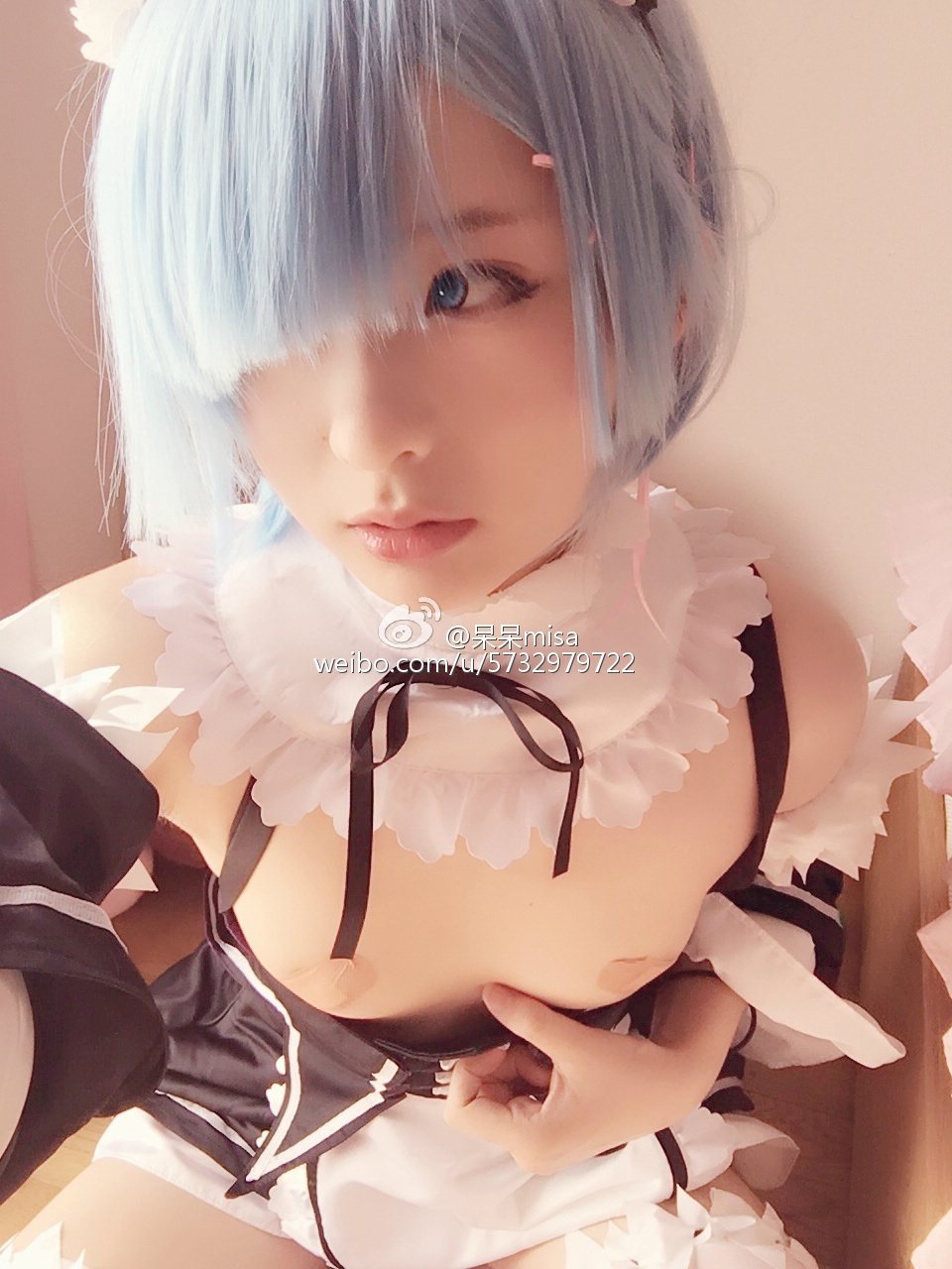[cosplay] 习呆呆 - Re:從零 雷姆：女僕白絲露點大尺度還原 34P1V