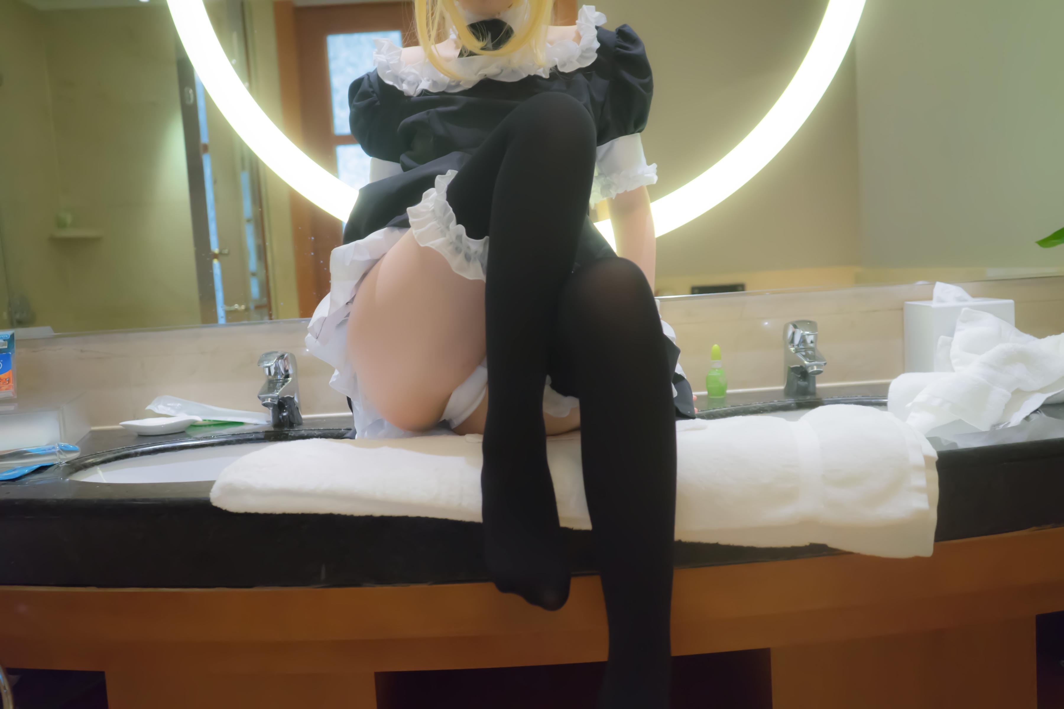 '[cosplay] Thiếu Nữ Điện Ảnh - Fate Saber Nữ Phục: Khôi Phục Nhân Vật Đầy Đủ 107P'