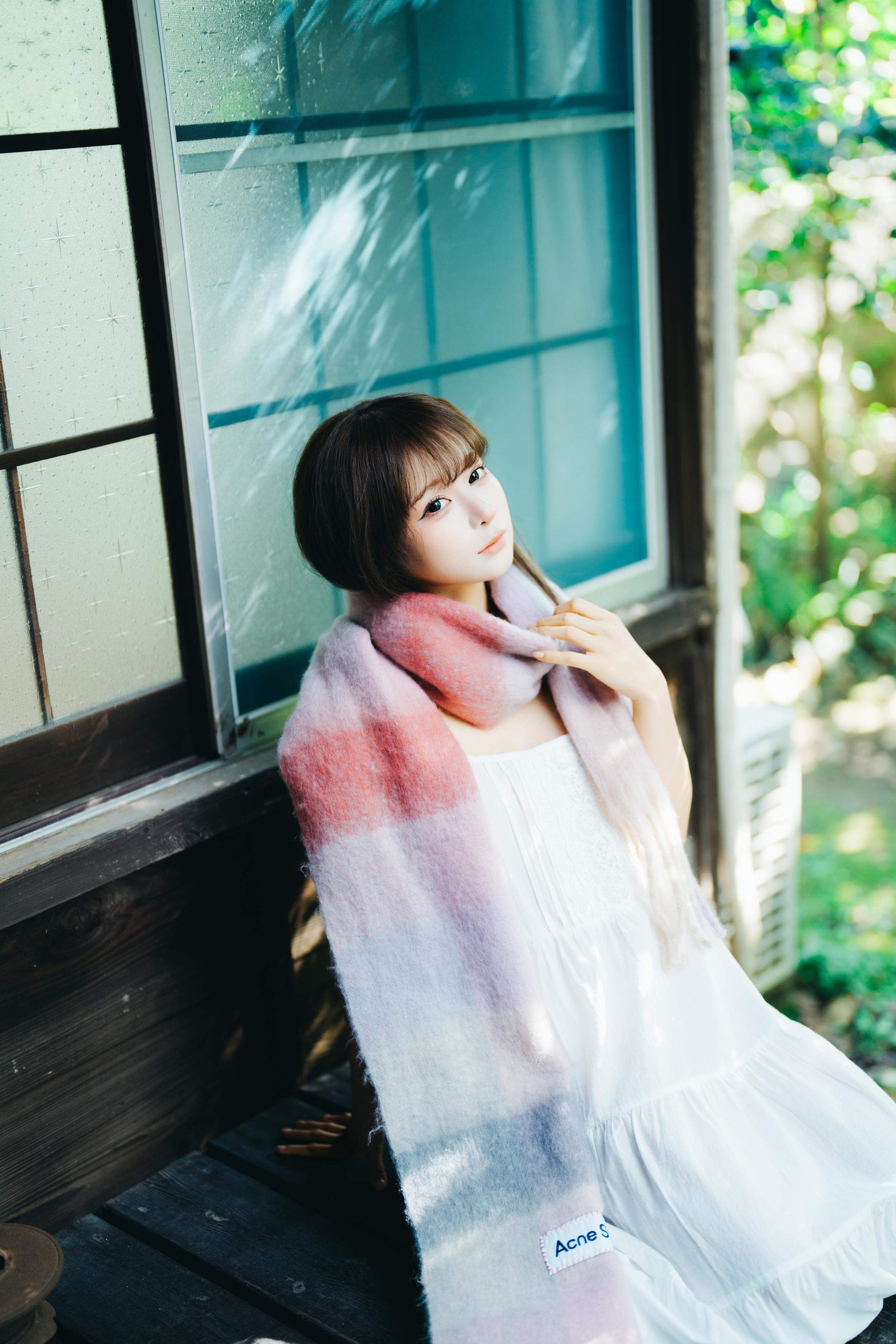 [ภาพถ่าย] ฉุนหม่า หม่า - ฤดูหนาว: ชุดนิตติ้งขนฟูเปิดไหล่ขาเรียว 32P