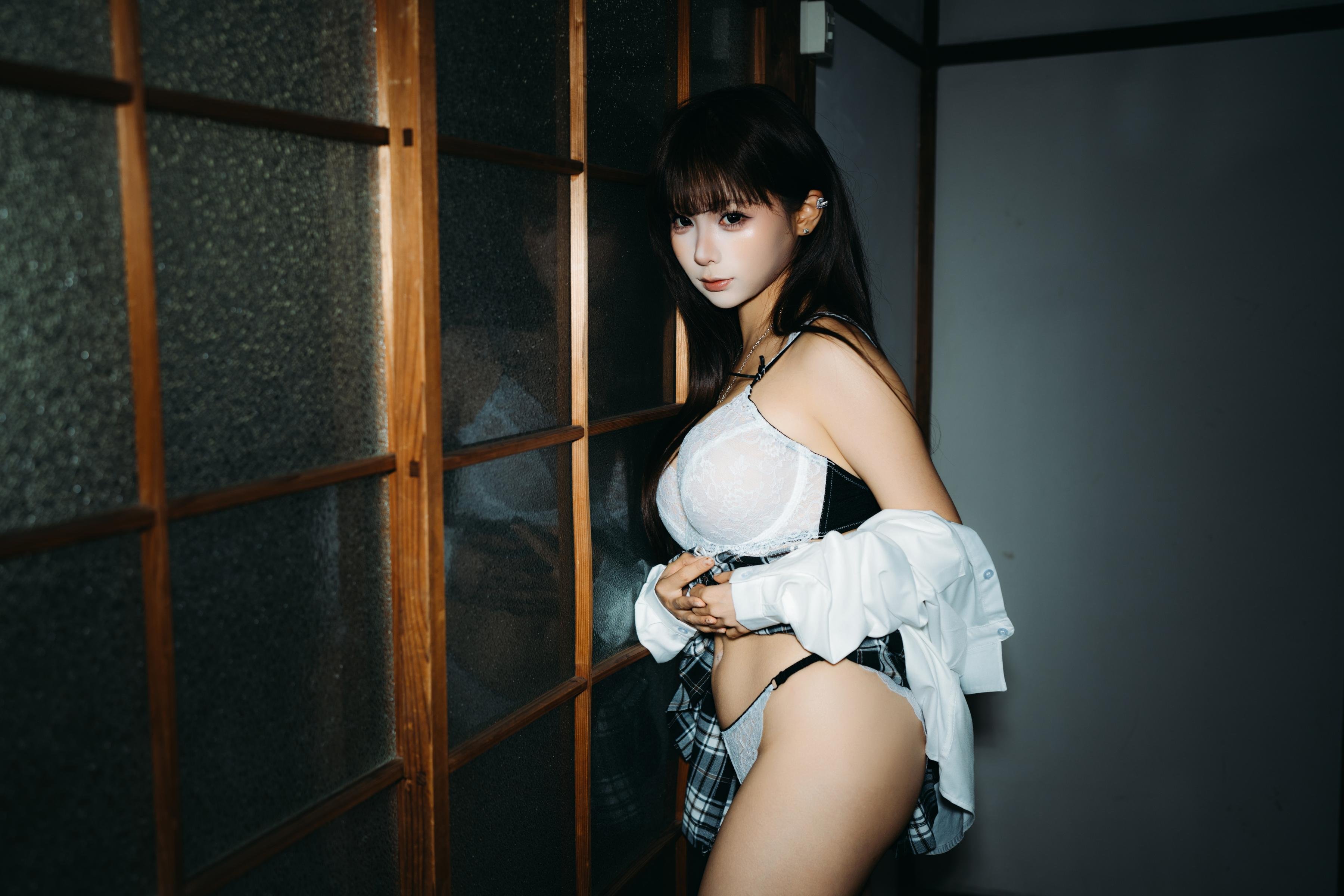 [Photos] Shun Momo - JK: White Shirt, Plaid Skirt, Lace Lingerie Uniform Temptation 32P