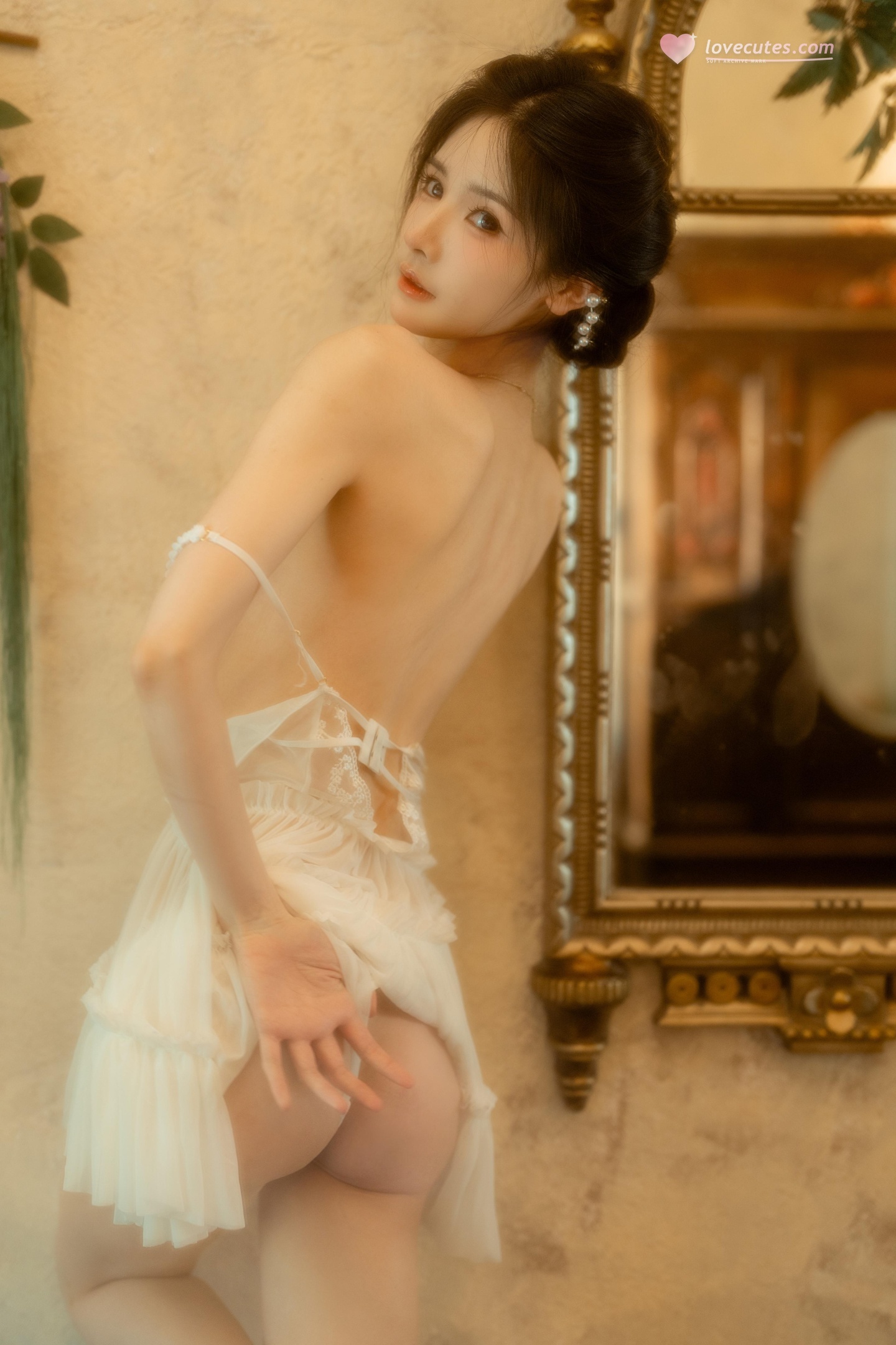 [私房] Cam Tử Miu - Váy Trắng Cam Tử: Nội Y Ren Trắng và Đôi Chân Xinh 50P