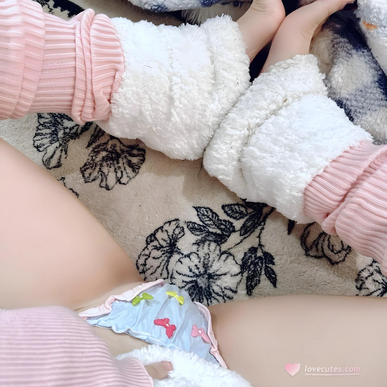 '[私房] CatDemon喵崽 - 주인을 기다리는 작은 양: 토끼 귀 미니스커트, 아름다운 다리와 엉덩이 95P21V'