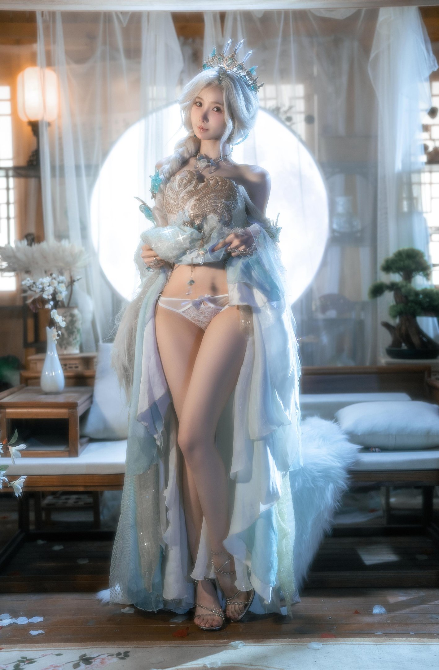 [cosplay] 橙子喵醬 - 逆水寒：白髮古風露背美腿還原 50P
