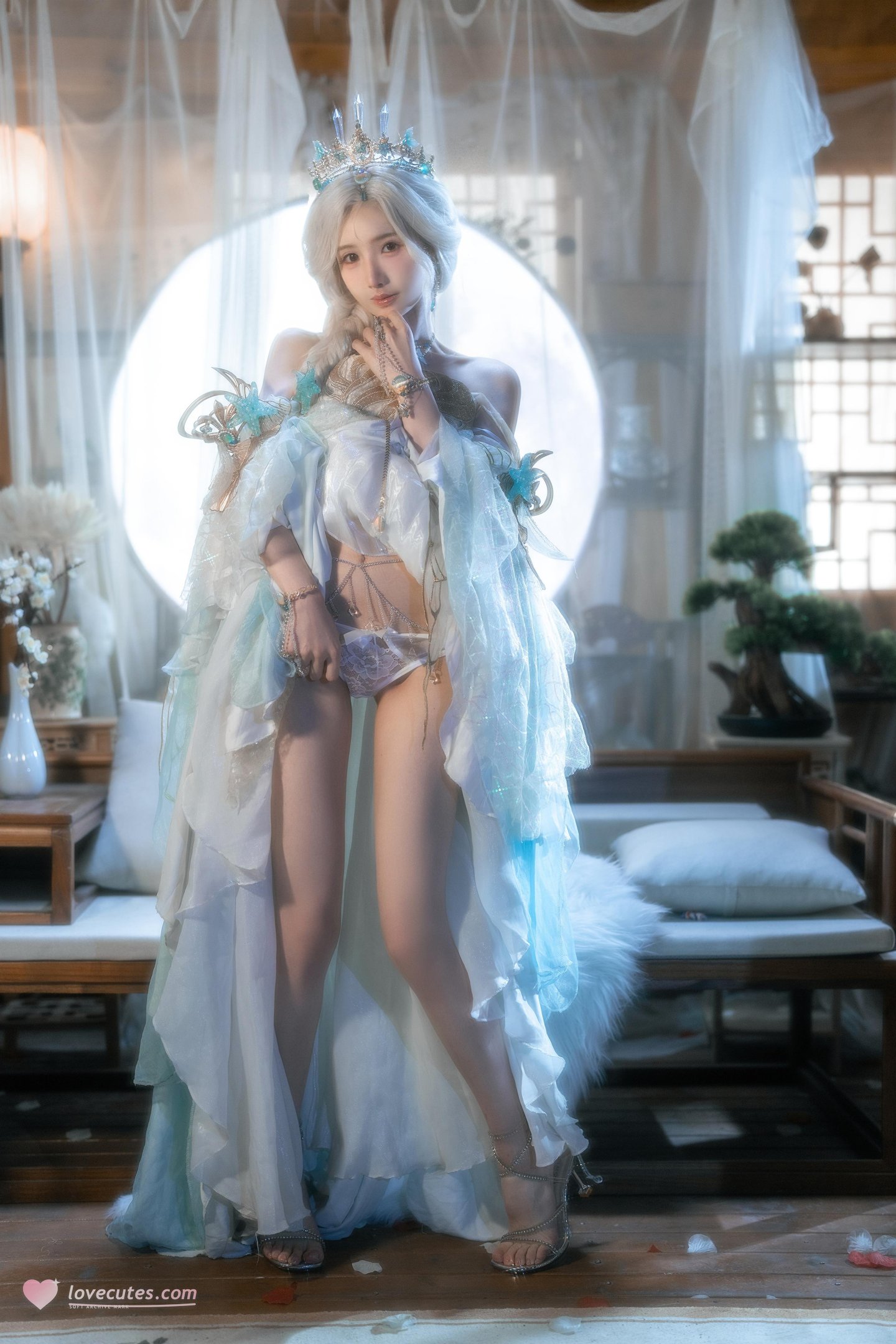 [cosplay] 橙子喵醬 - 逆水寒：白髮古風露背美腿還原 50P