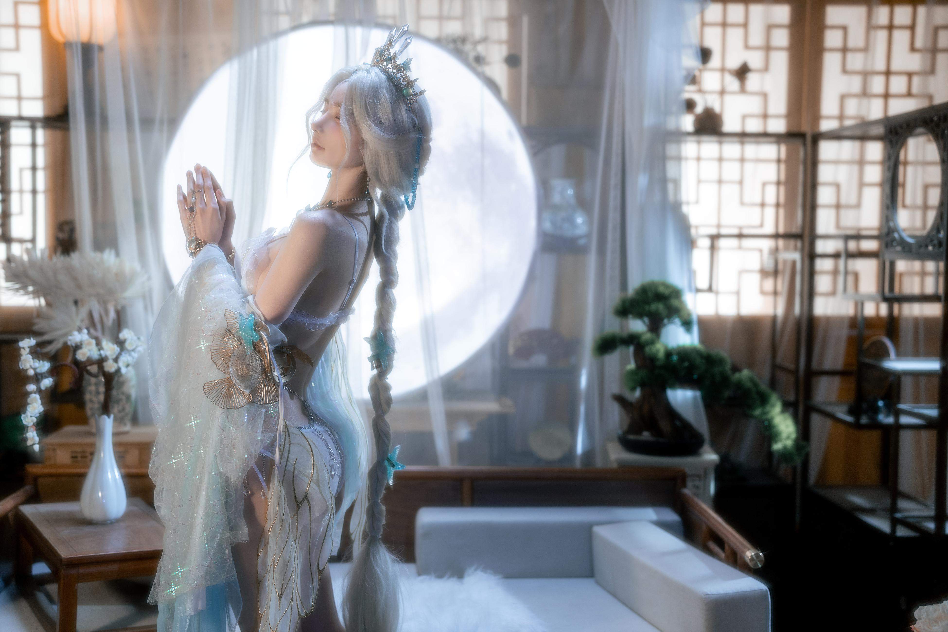[cosplay] 橙子喵酱 - 逆水寒：白发古风露背美腿还原 50P