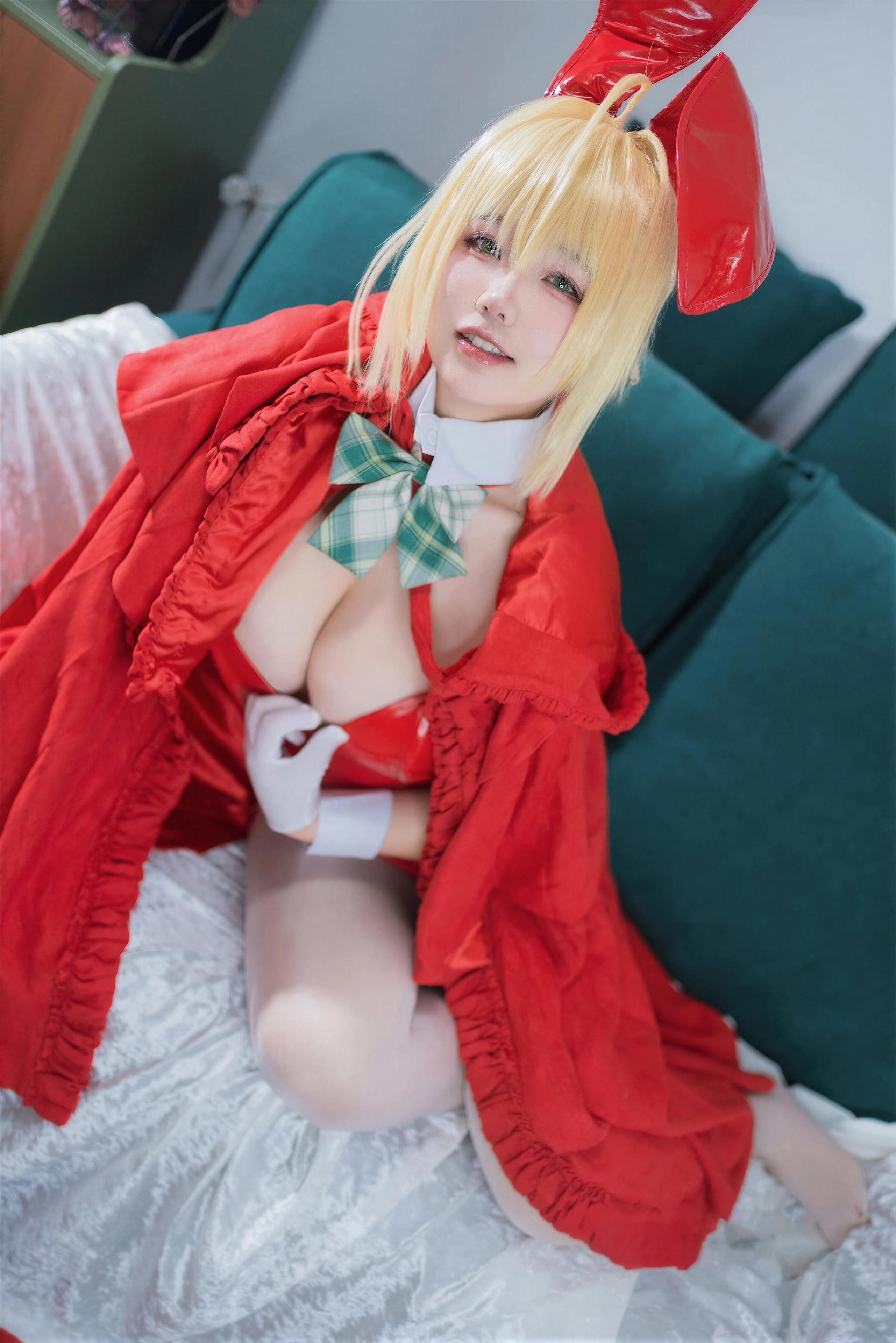 [คอสเพลย์] 阿半วันนี้มีความสุข - FGO นีโรคริสต์มาส: สาวสวยหน้าอกใหญ่ขาเรียว 71P