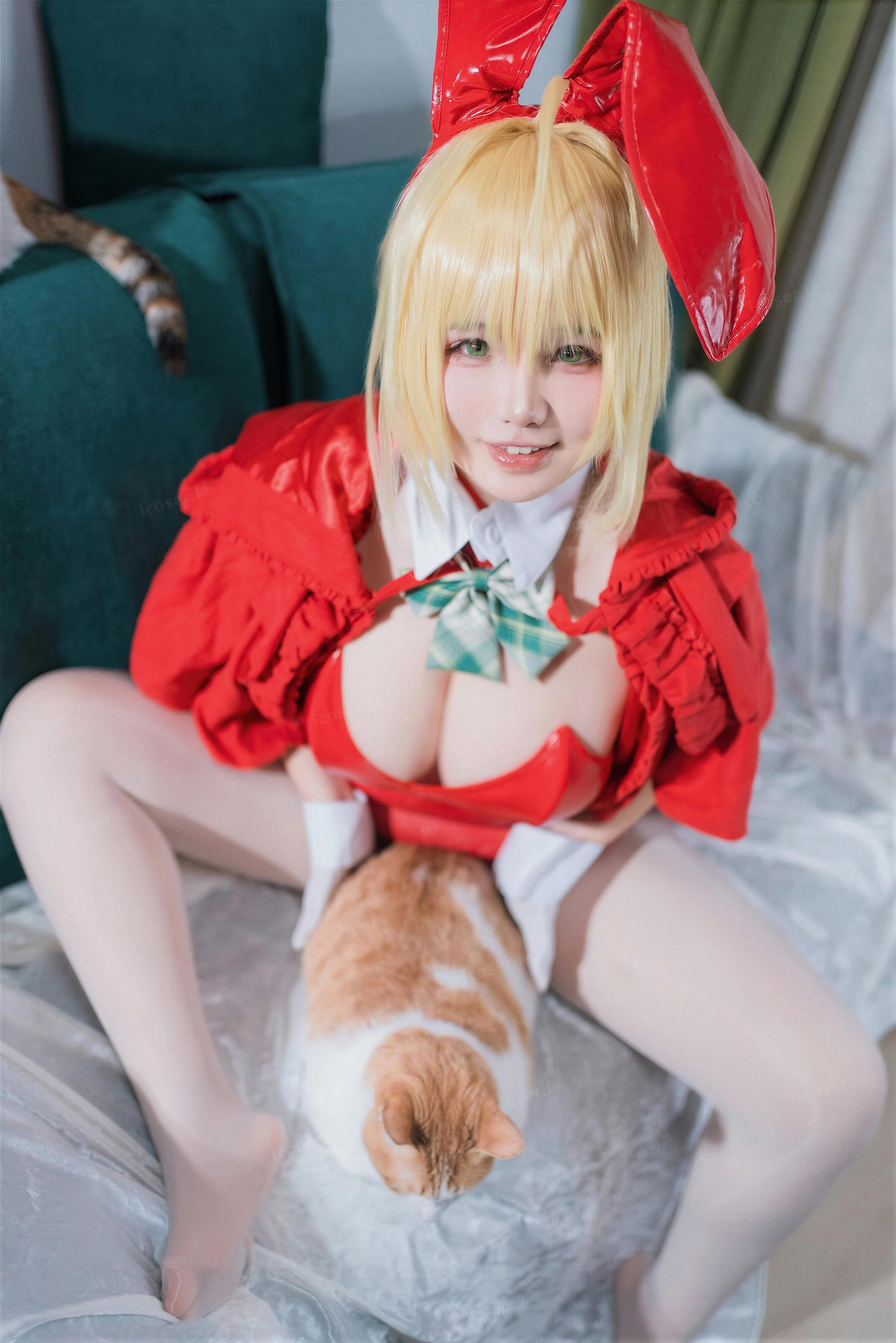 [cospaly] 阿半今天很開心 - FGO 尼祿聖誕節：紅白緊身巨乳美腿還原 71P