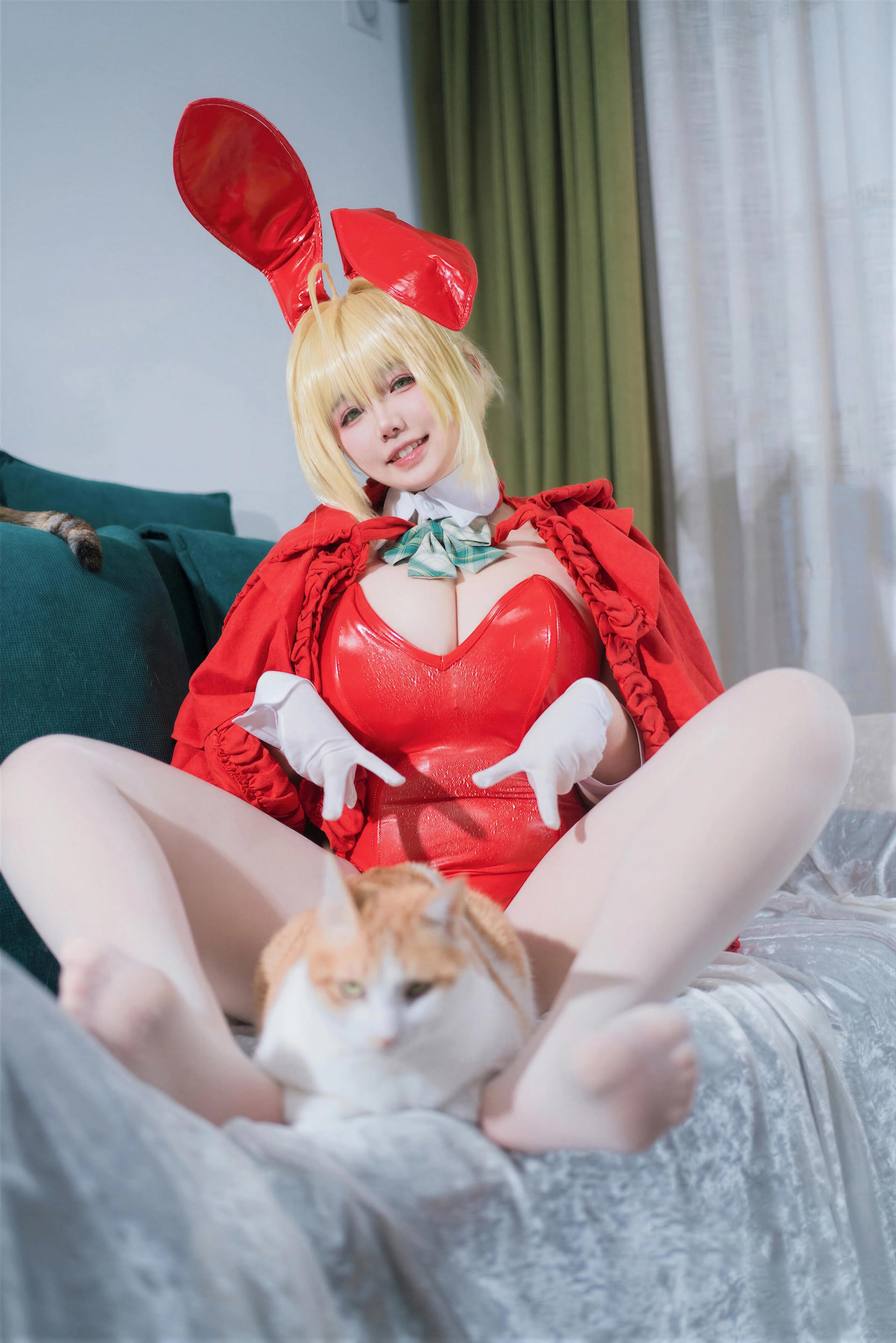 [cospaly] 阿半今天很開心 - FGO 尼祿聖誕節：紅白緊身巨乳美腿還原 71P