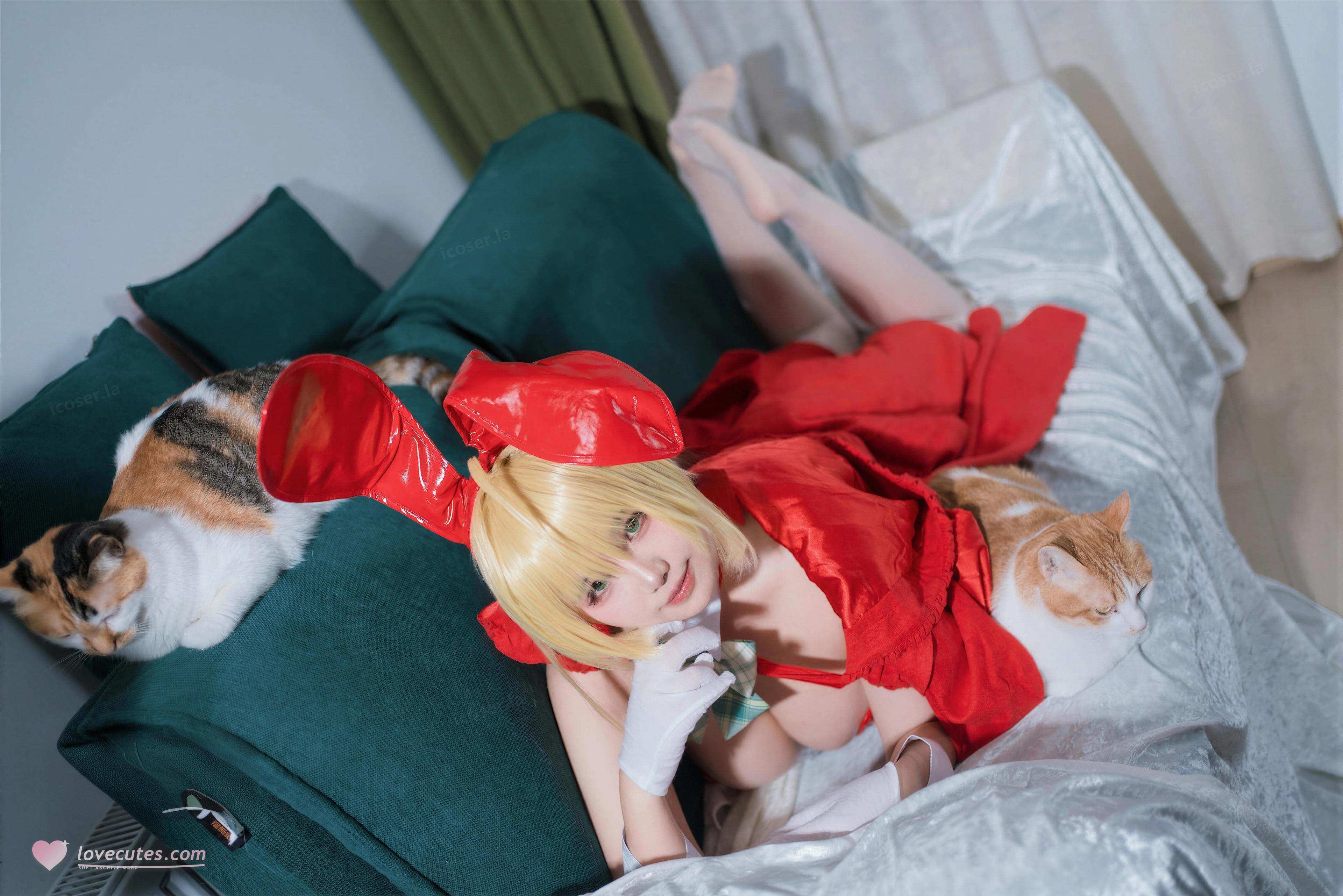 [Cosplay] Ah Ban is Very Happy Today - FGO Nero Christmas: Stunning Curves and Beautiful Legs Recreated 71P