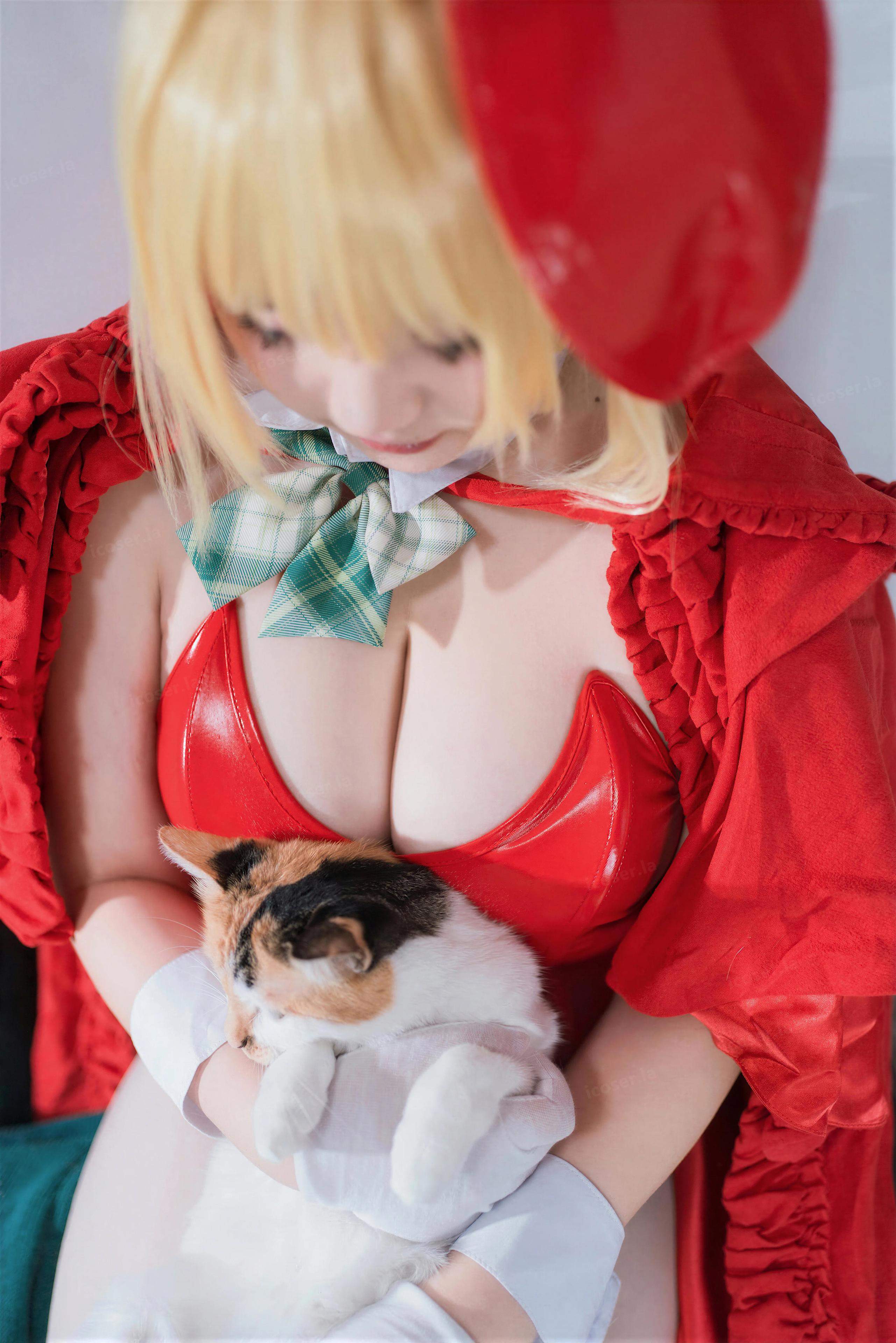 [Cosplay] Ah Ban is Very Happy Today - FGO Nero Christmas: Stunning Curves and Beautiful Legs Recreated 71P