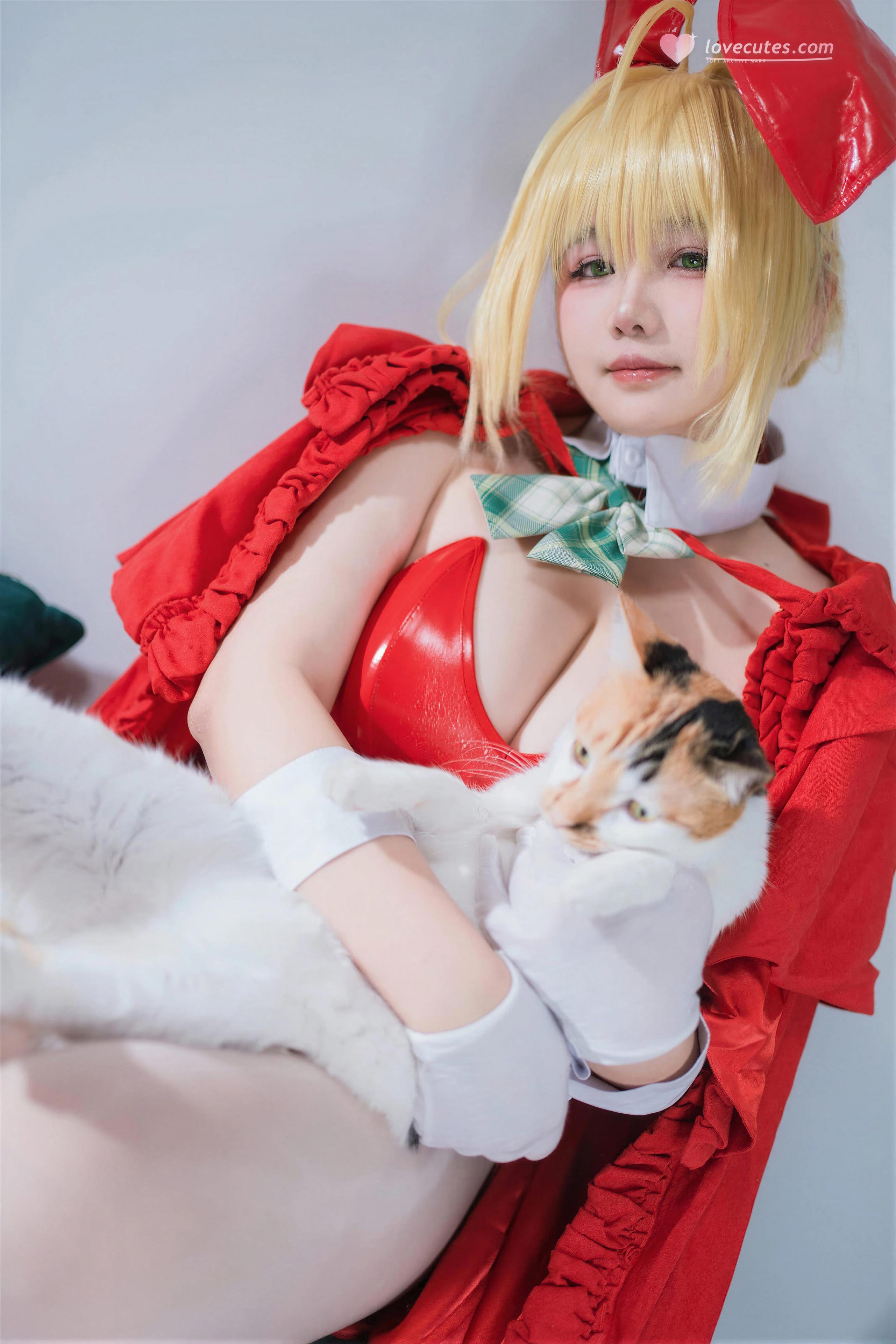 [Cosplay] Ah Ban is Very Happy Today - FGO Nero Christmas: Stunning Curves and Beautiful Legs Recreated 71P