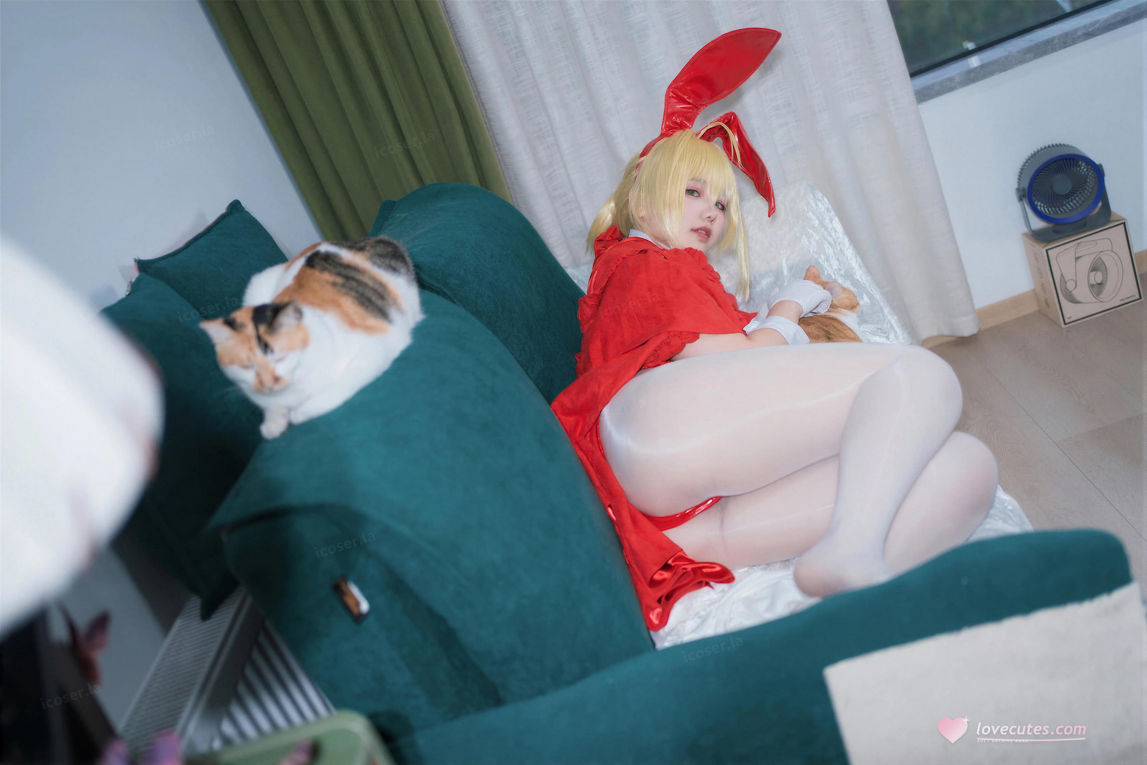 [Cosplay] Ah Ban is Very Happy Today - FGO Nero Christmas: Stunning Curves and Beautiful Legs Recreated 71P