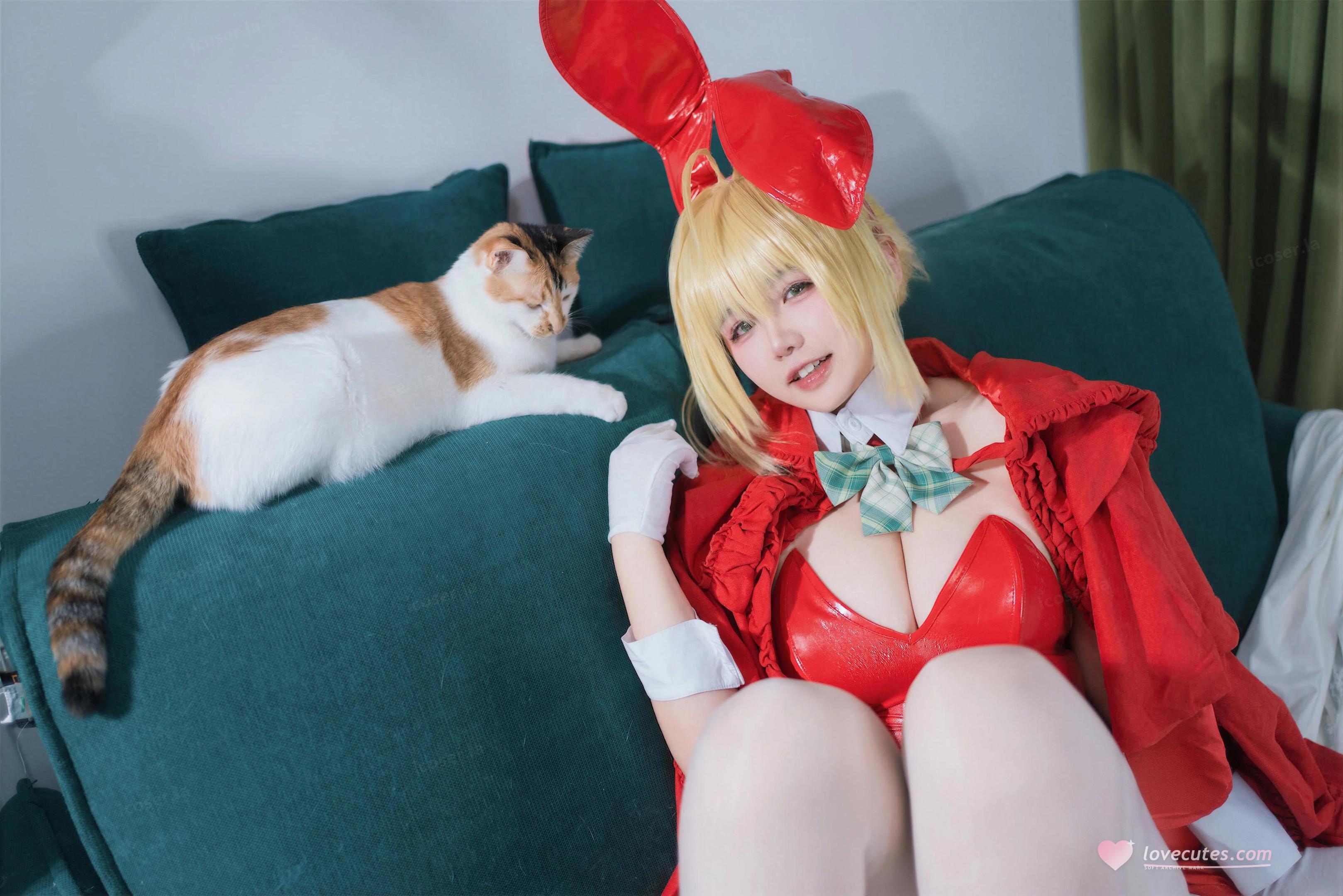 [cosplay] 阿半今天很开心 - FGO 尼禄圣诞节：红白紧身巨乳美腿还原 71P