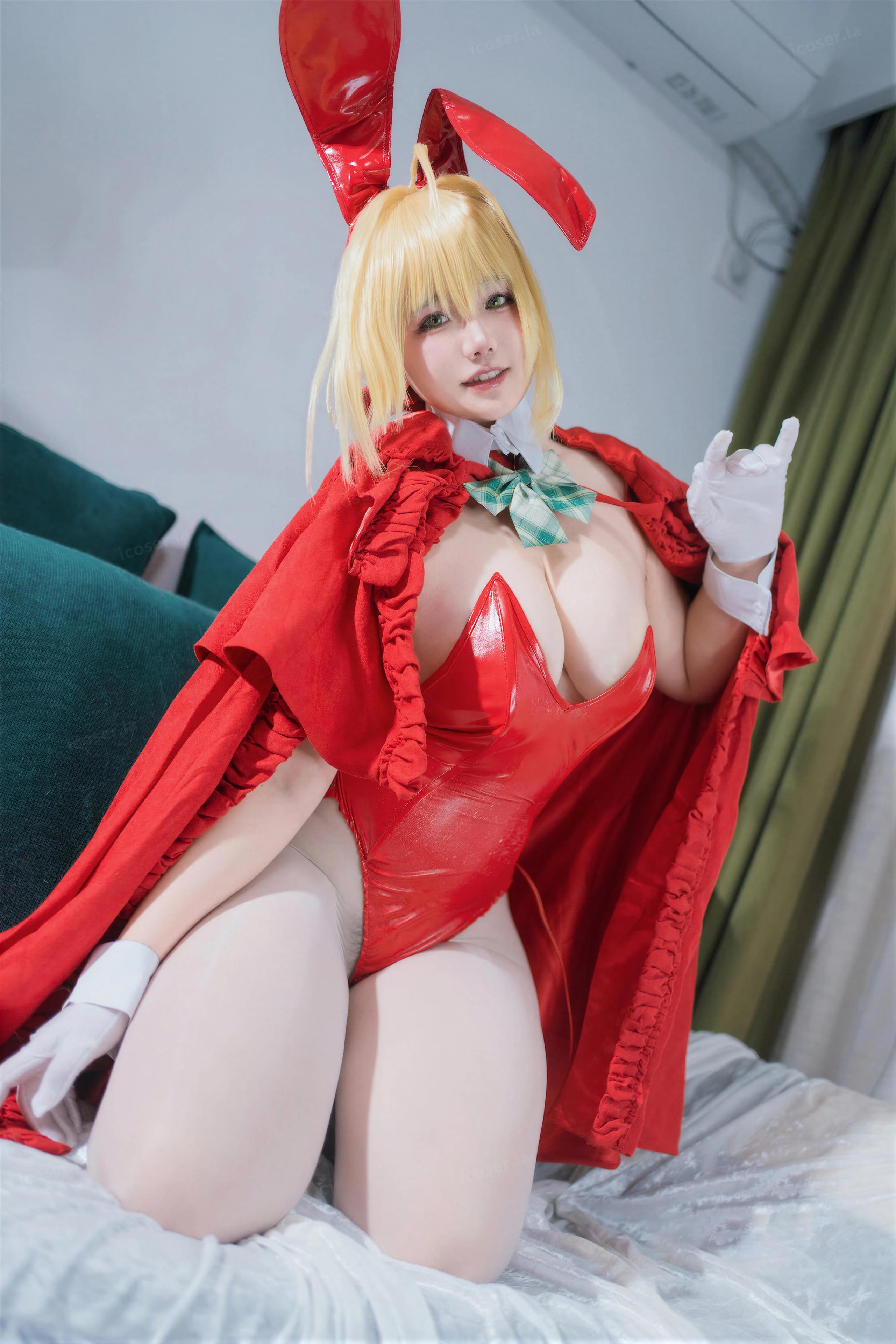 [cosplay] 阿半今天很开心 - FGO 尼禄圣诞节：红白紧身巨乳美腿还原 71P