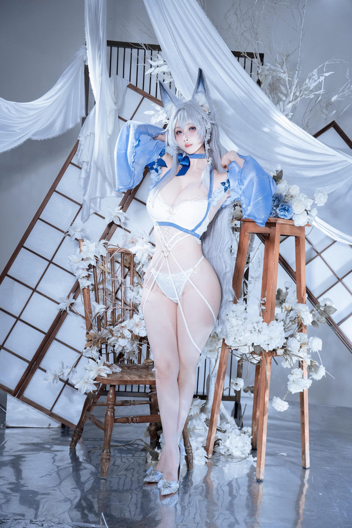 [คอสเพลย์] rioko凉凉子 - 信浓水夏: สาวสวยหูสุนัขจิ้งจอกน้ำเงินขาว 37P