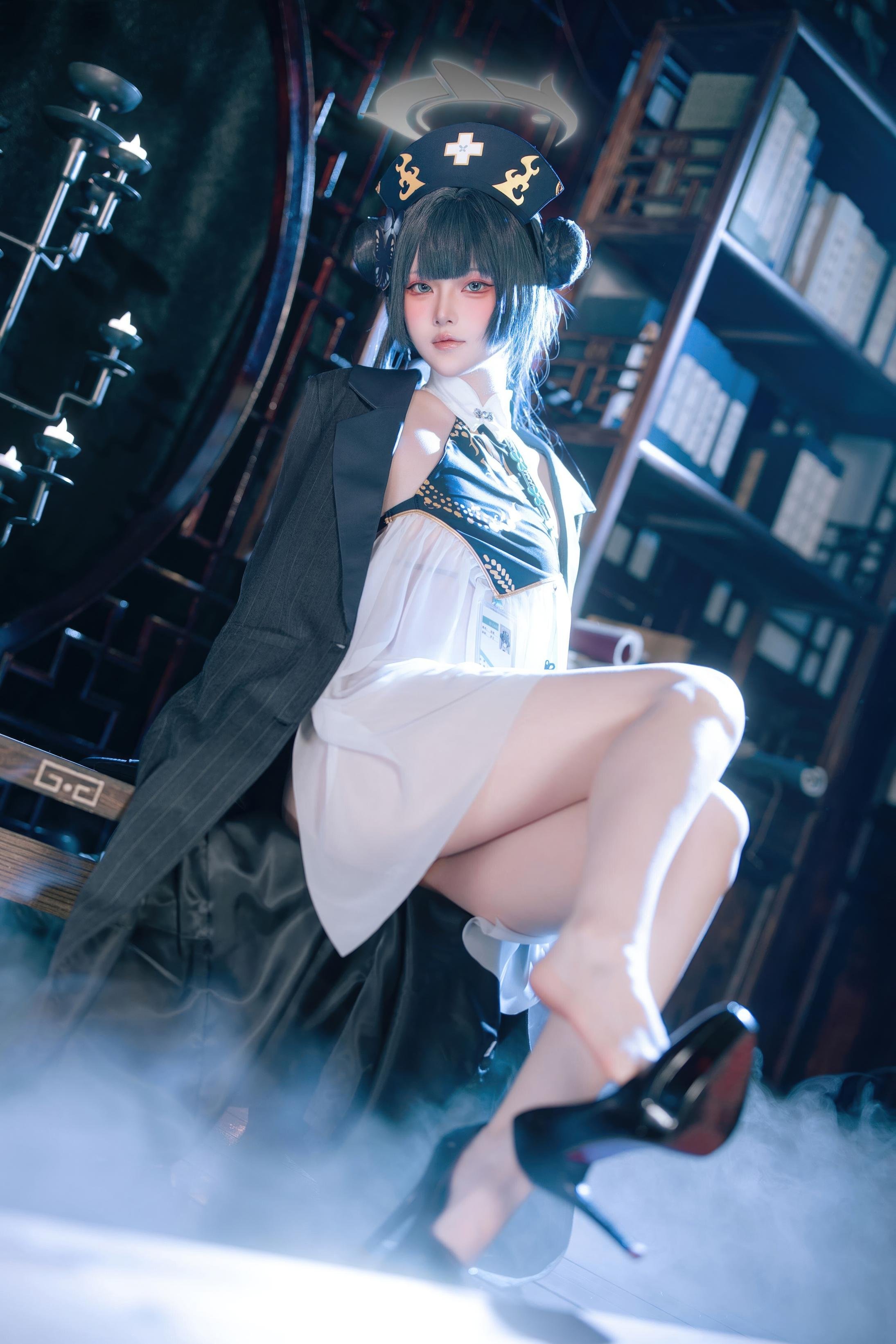 [cosplay] 屿鱼 - 蔚蓝档案 妃咲同人护士：护士装美腿翘臀还原 65P