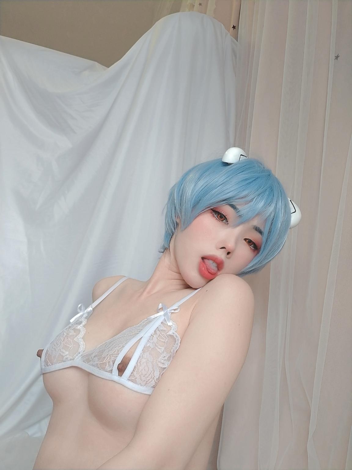 [costume扮演] 鈦合金TiTi - 綾波內衣：藍髮白絲內衣美腿還原 45P1V