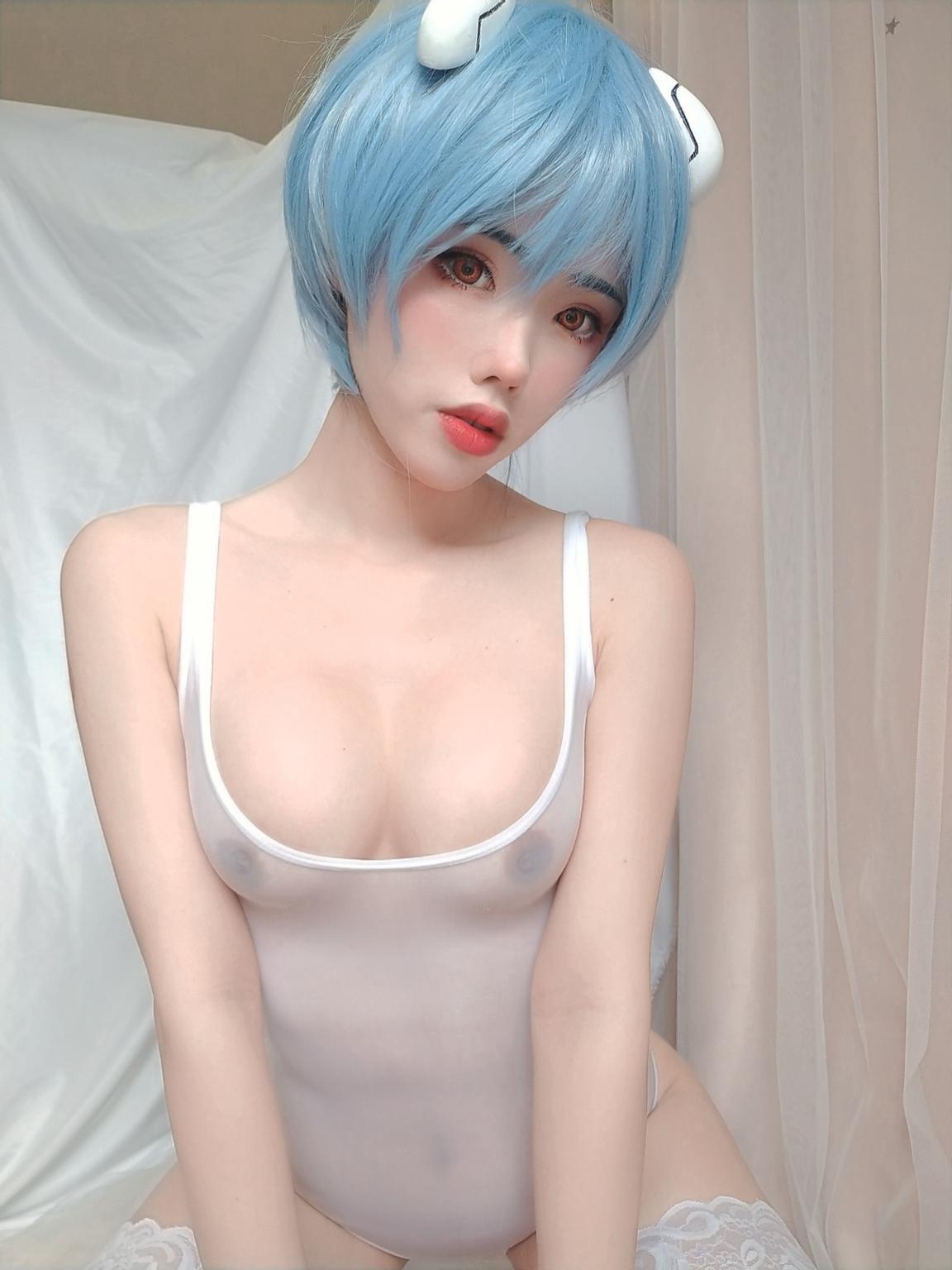 [costume扮演] 鈦合金TiTi - 綾波內衣：藍髮白絲內衣美腿還原 45P1V