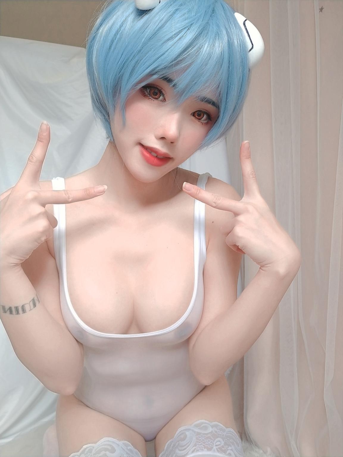[costume扮演] 鈦合金TiTi - 綾波內衣：藍髮白絲內衣美腿還原 45P1V